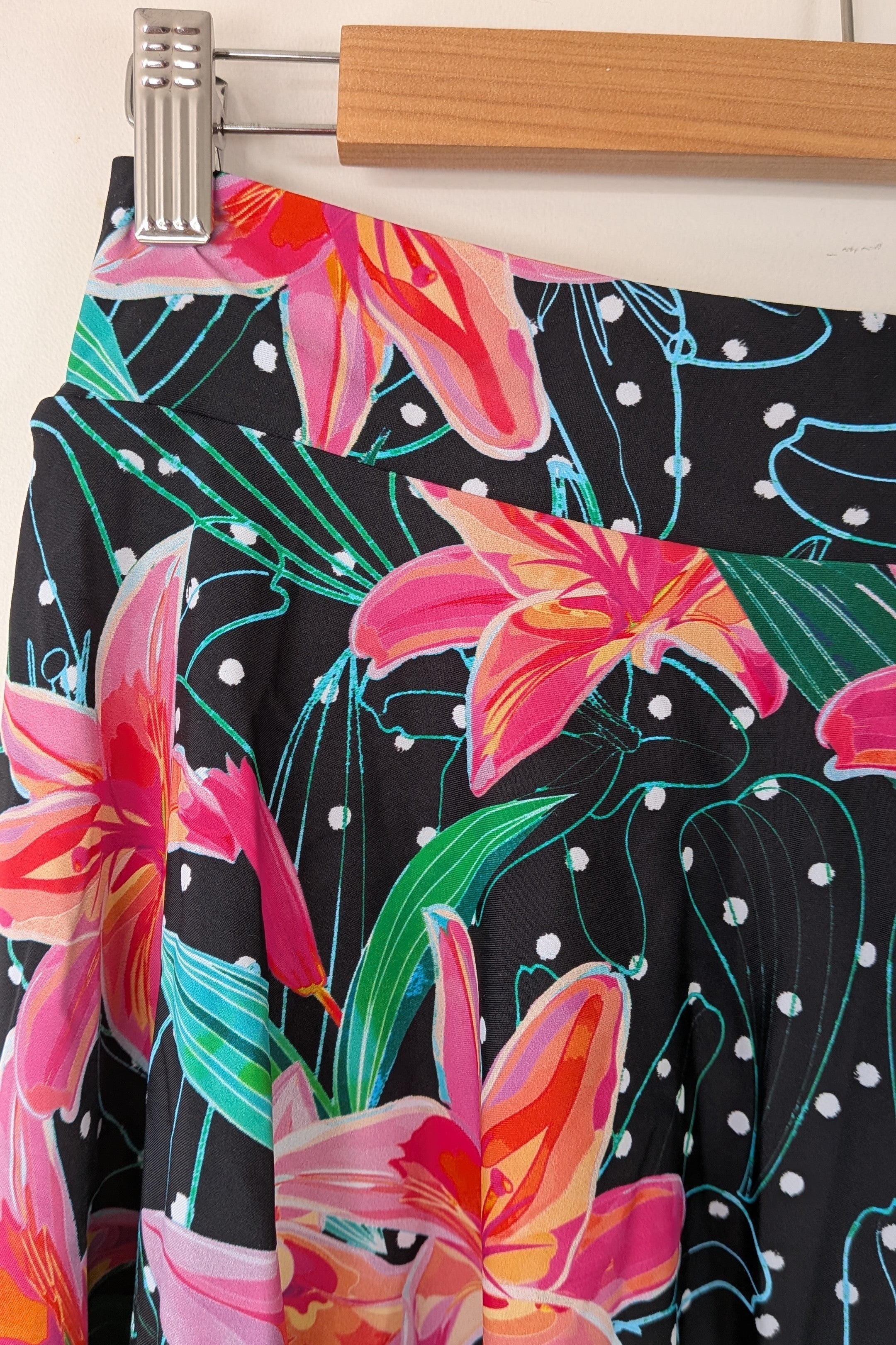 Exoticathletica You Had Me At Aloha Silky Narrow Waisted Mini Skater Skirt Size L Brand New With Tags