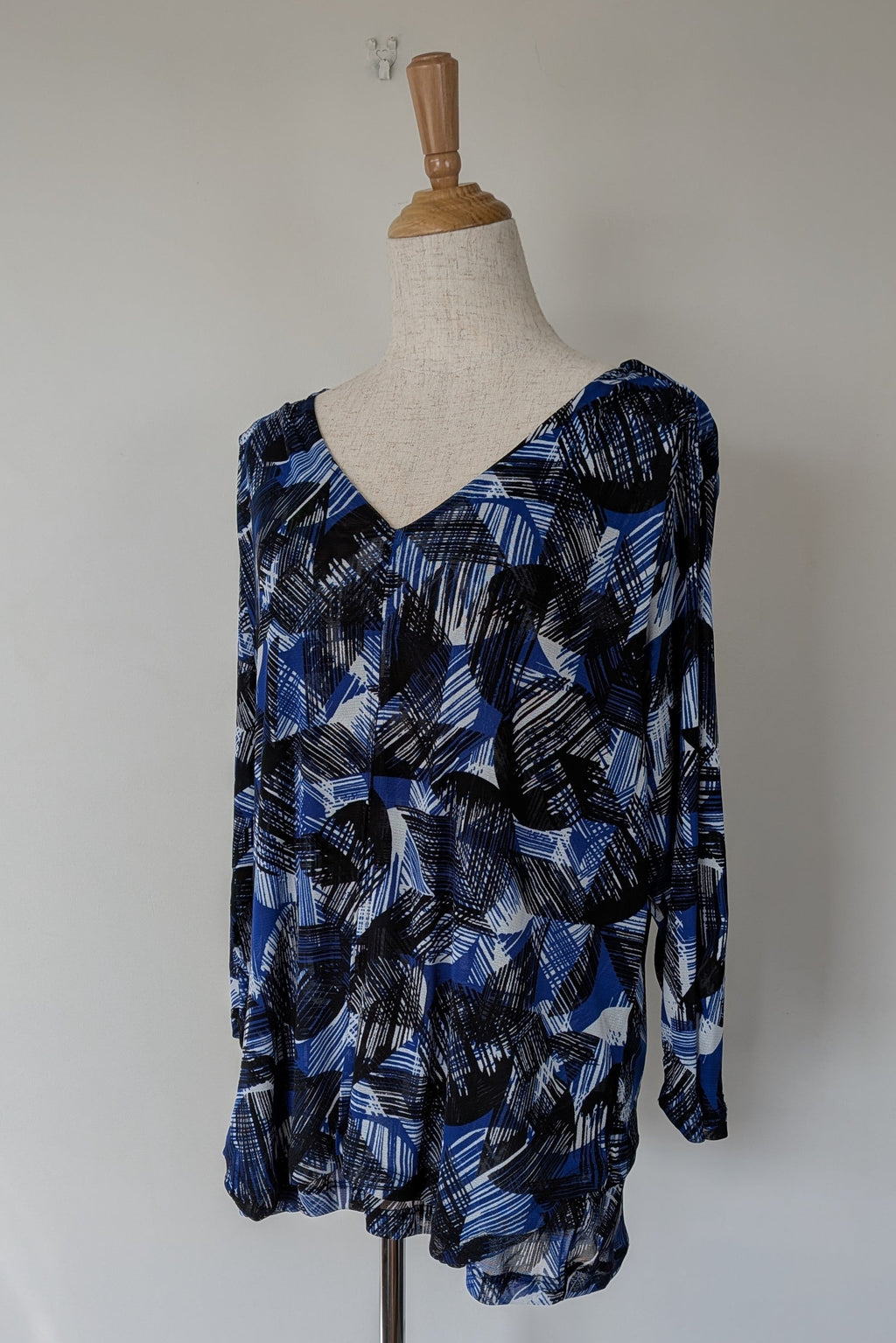 Suzanne Grae Blue Black Abstract Mesh Blouse Size XL BNWT RRP $39.95