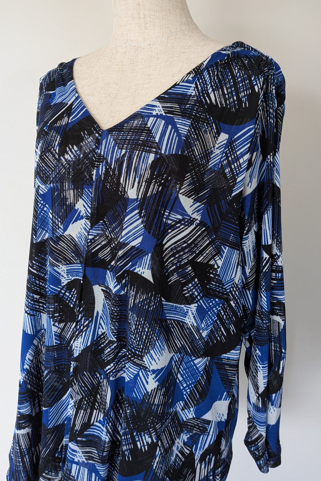 Suzanne Grae Blue Black Abstract Mesh Blouse Size XL BNWT RRP $39.95