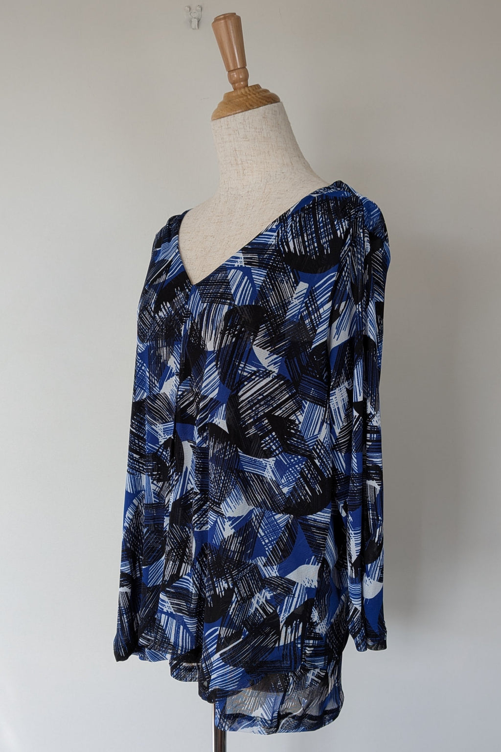 Suzanne Grae Blue Black Abstract Mesh Blouse Size XL BNWT RRP $39.95