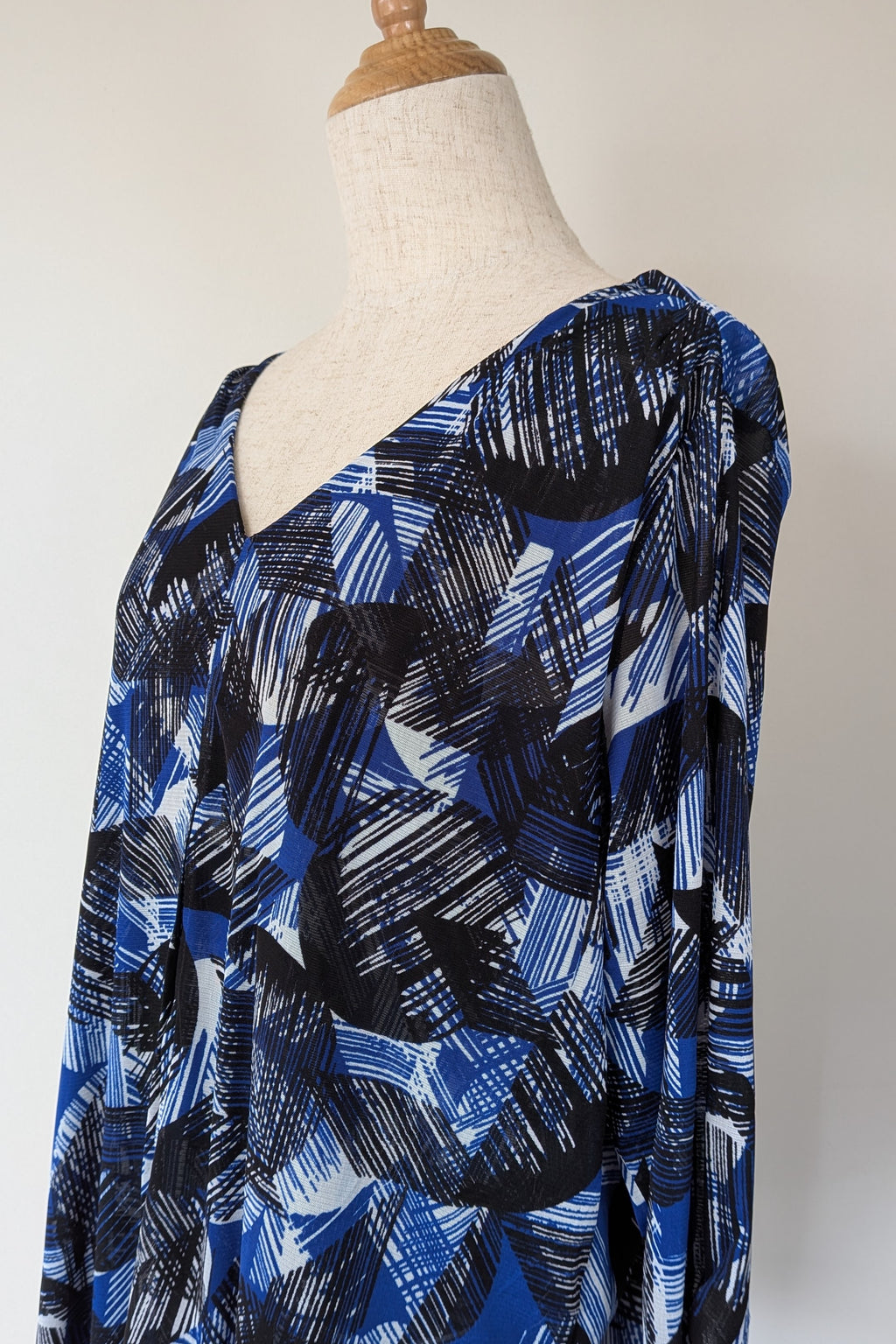 Suzanne Grae Blue Black Abstract Mesh Blouse Size XL BNWT RRP $39.95