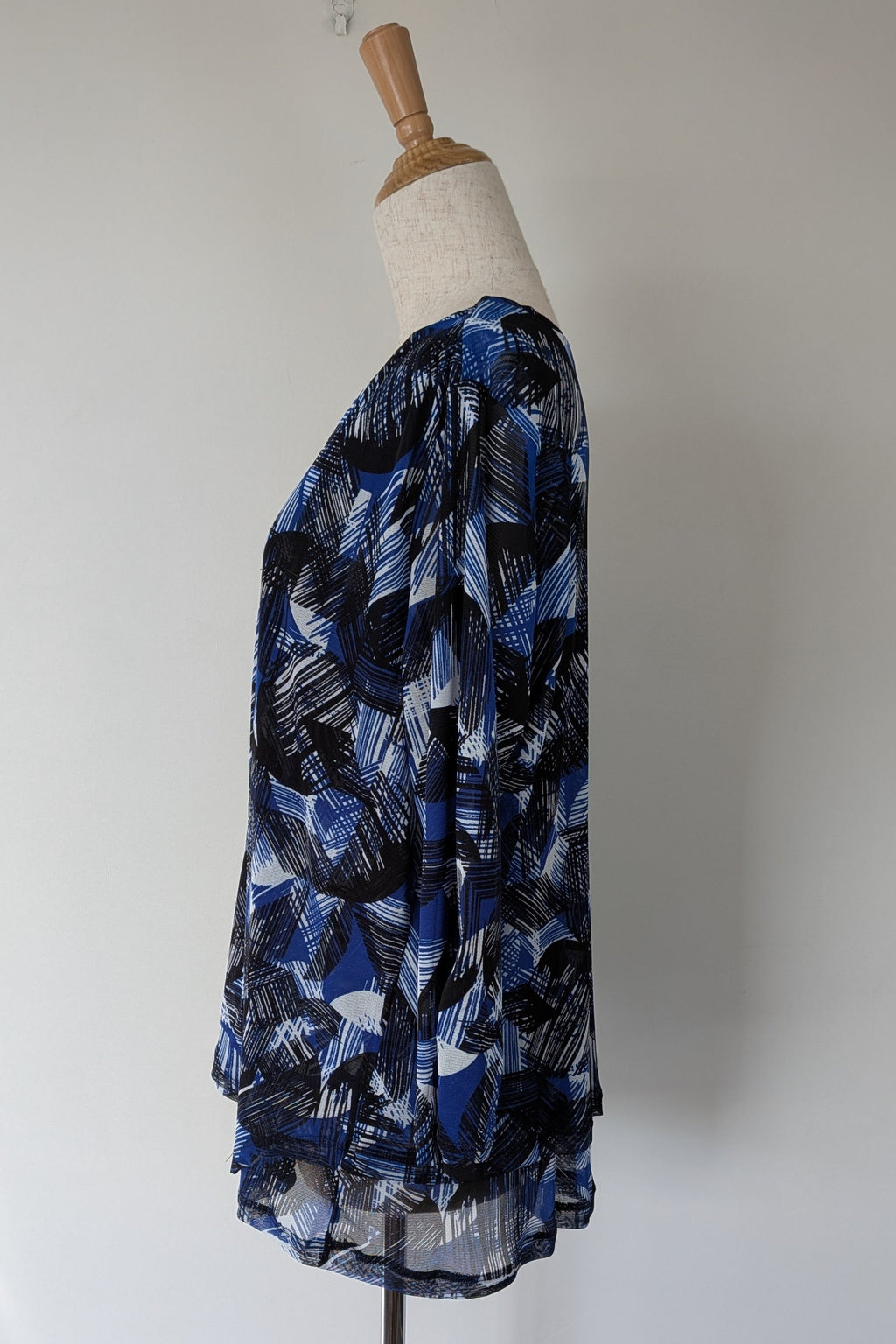 Suzanne Grae Blue Black Abstract Mesh Blouse Size XL BNWT RRP $39.95
