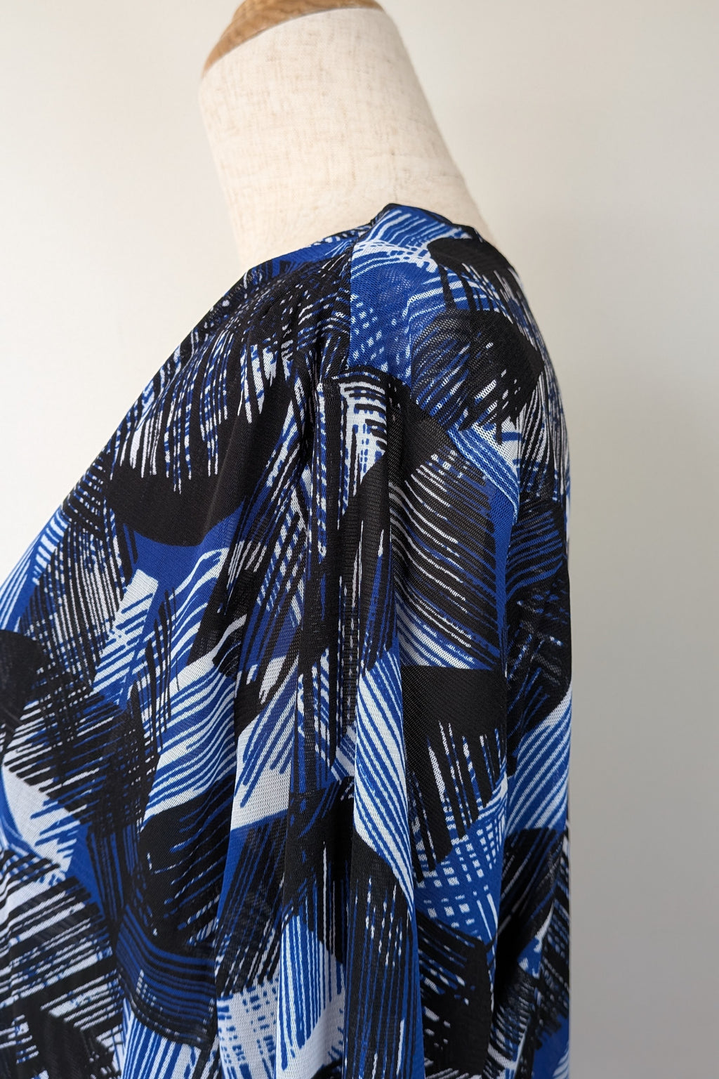 Suzanne Grae Blue Black Abstract Mesh Blouse Size XL BNWT RRP $39.95