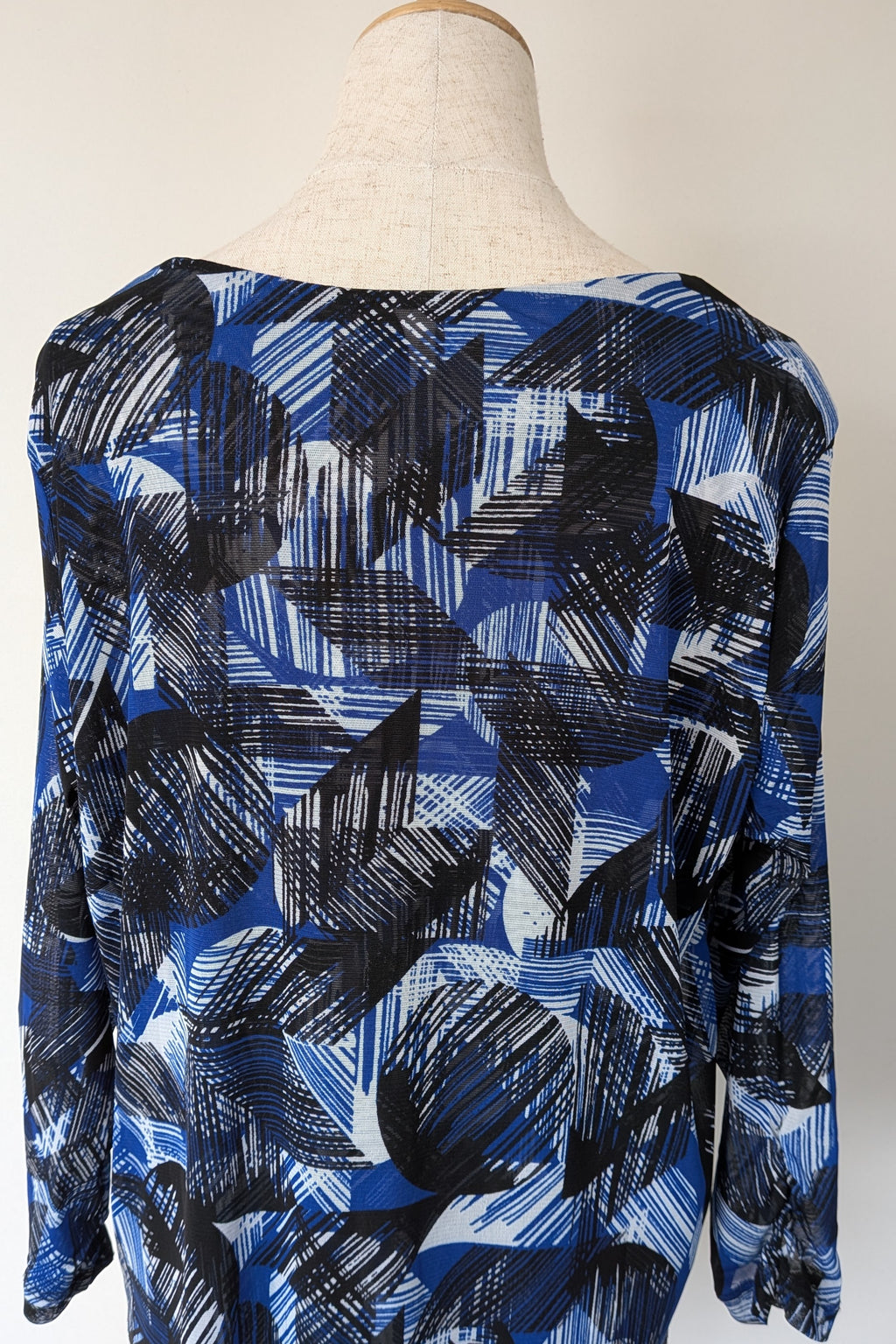Suzanne Grae Blue Black Abstract Mesh Blouse Size XL BNWT RRP $39.95