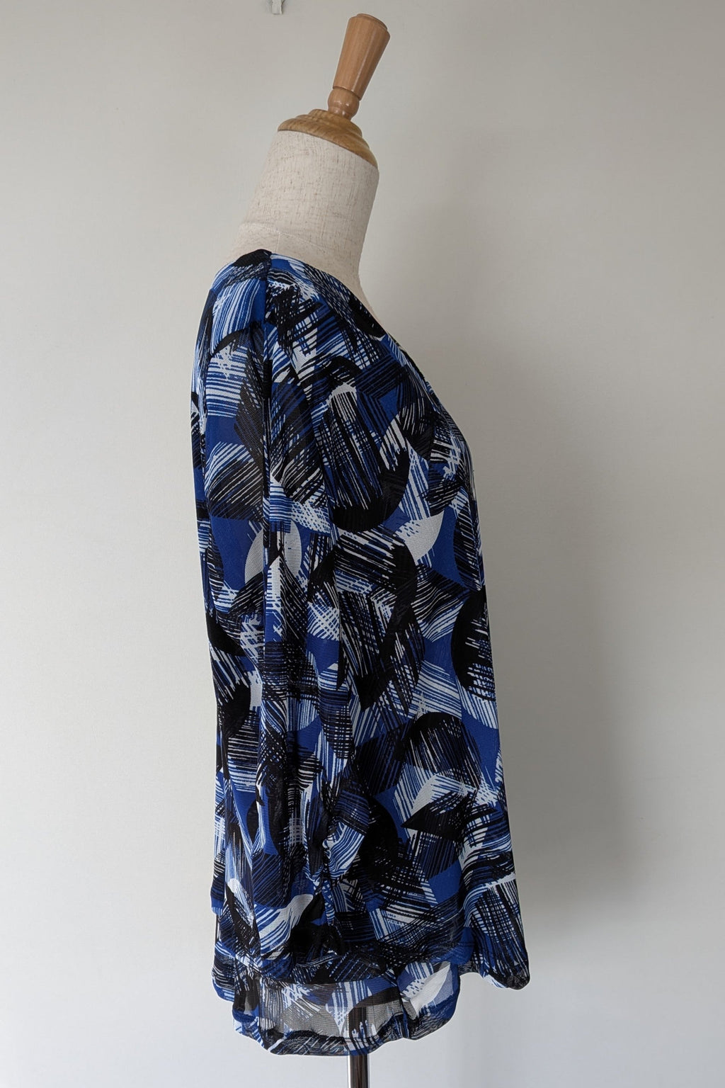 Suzanne Grae Blue Black Abstract Mesh Blouse Size XL BNWT RRP $39.95
