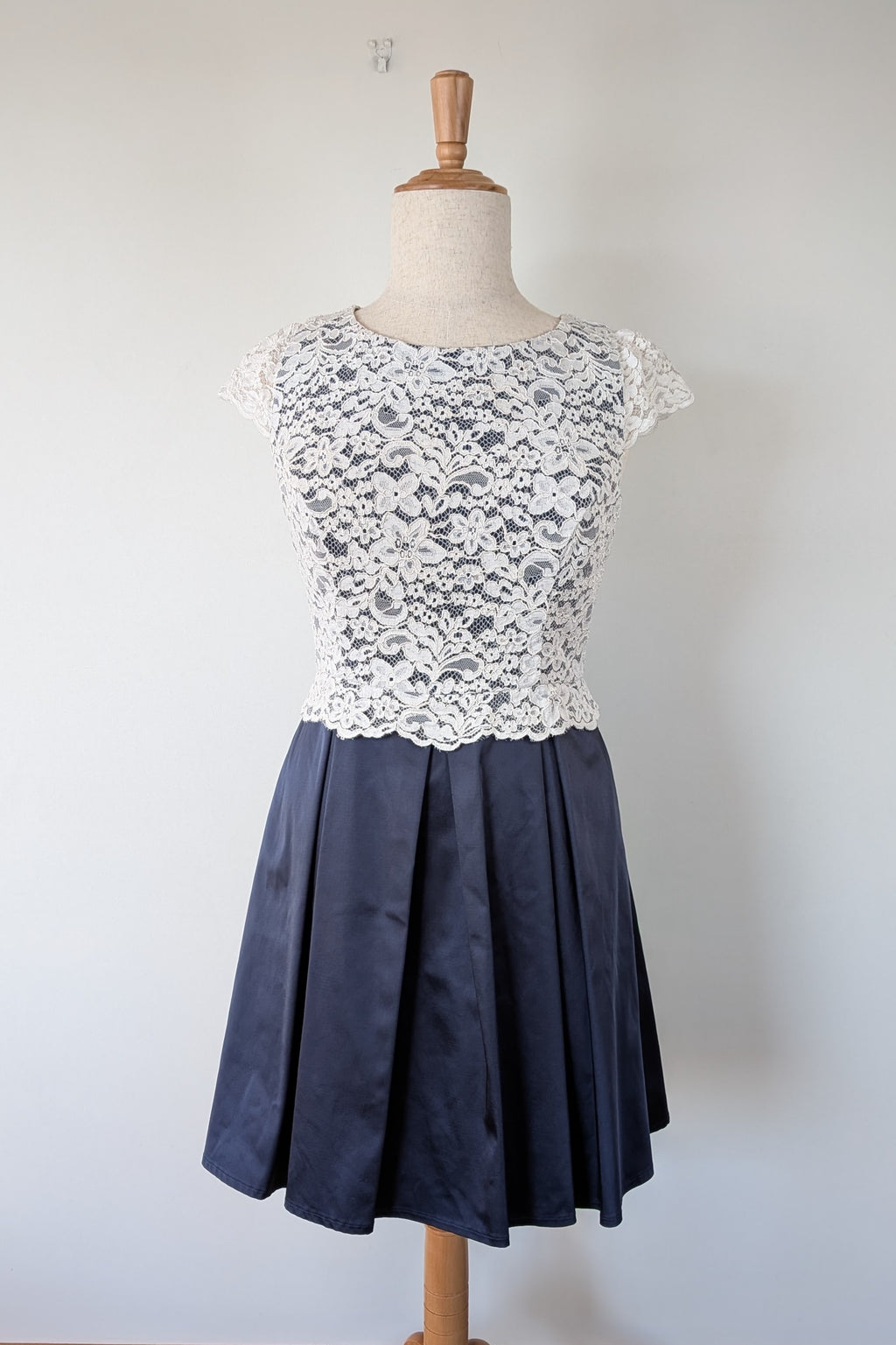 Review Sherrie Dress Size 16