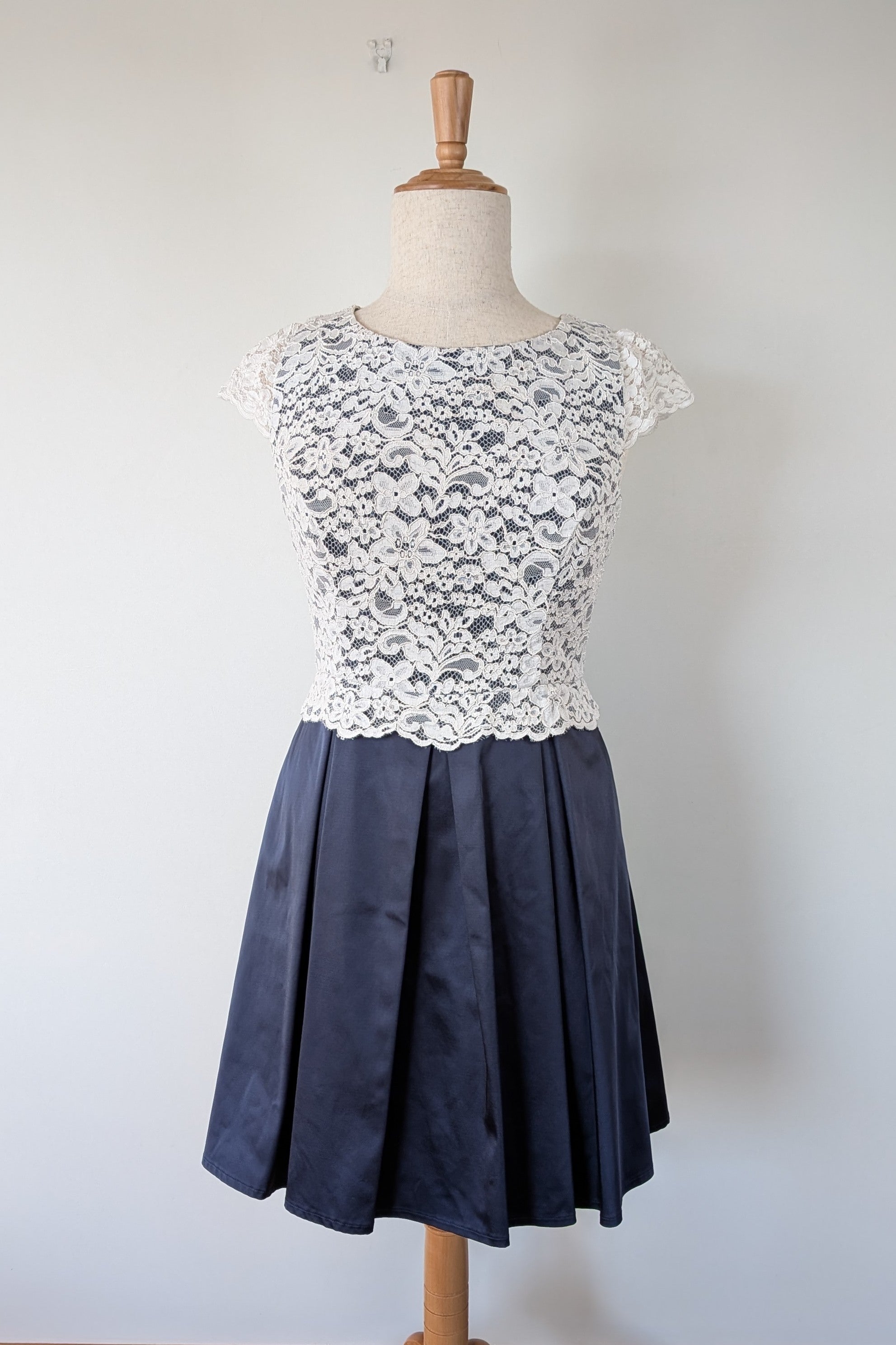 Review Sherrie Dress Size 16