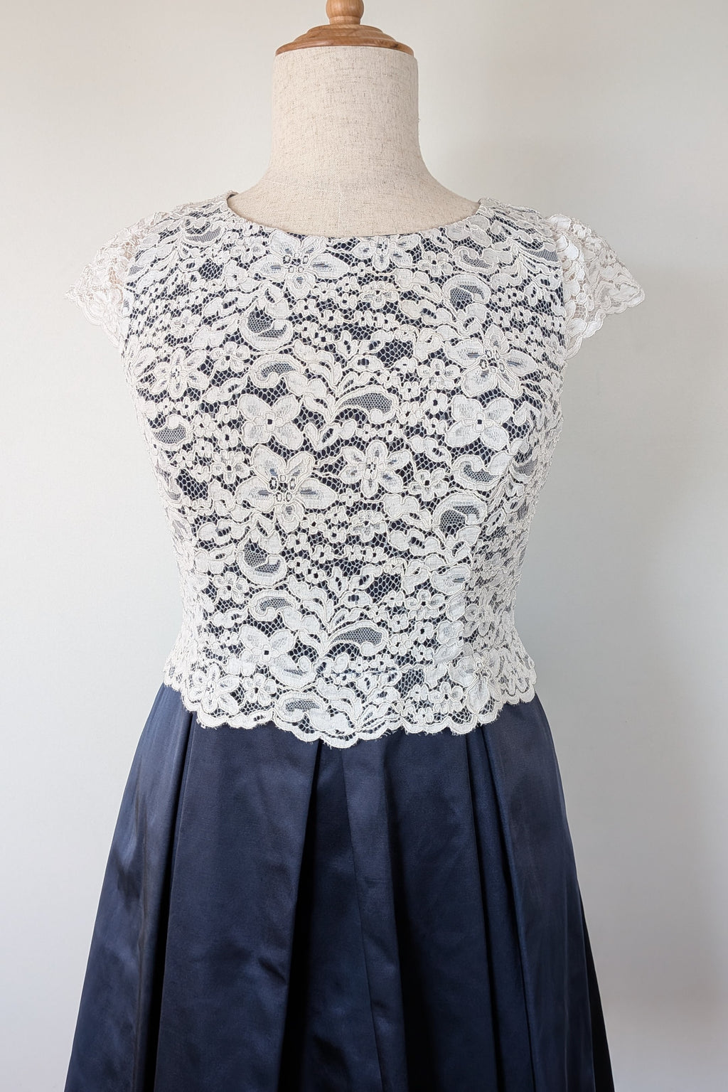 Review Sherrie Dress Size 16