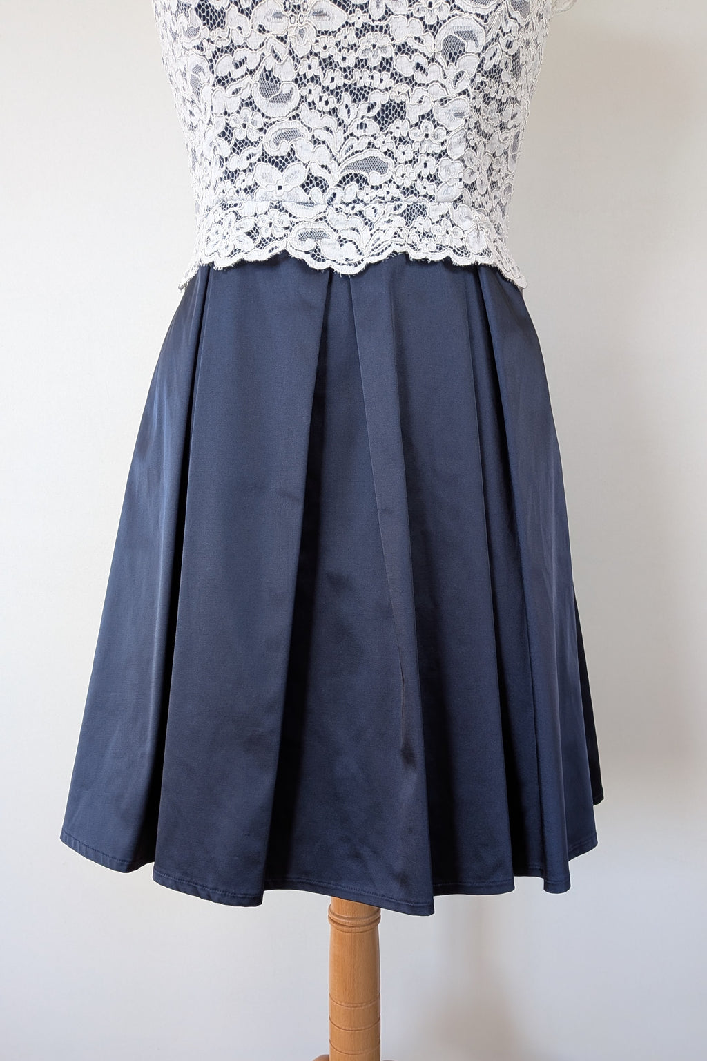 Review Sherrie Dress Size 16
