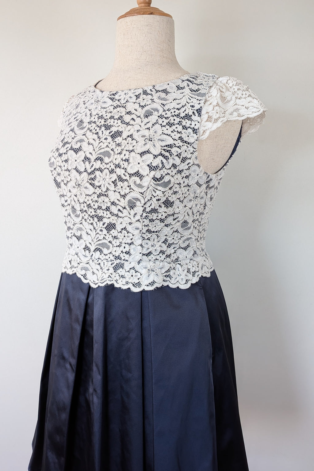 Review Sherrie Dress Size 16