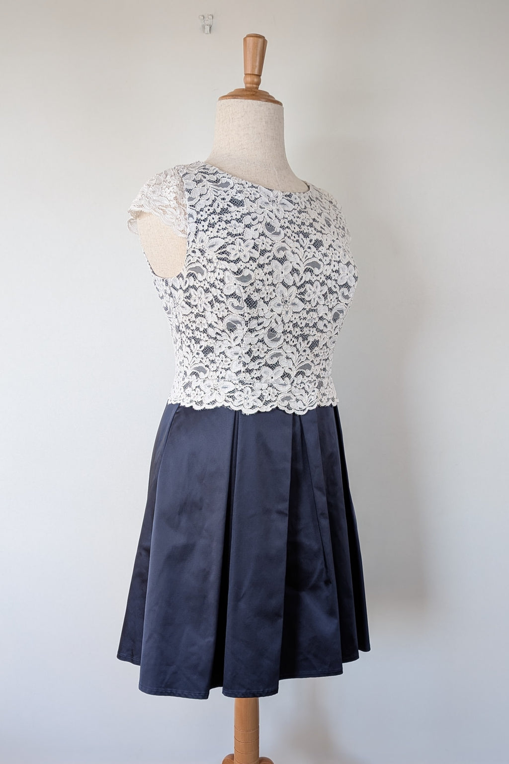 Review Sherrie Dress Size 16