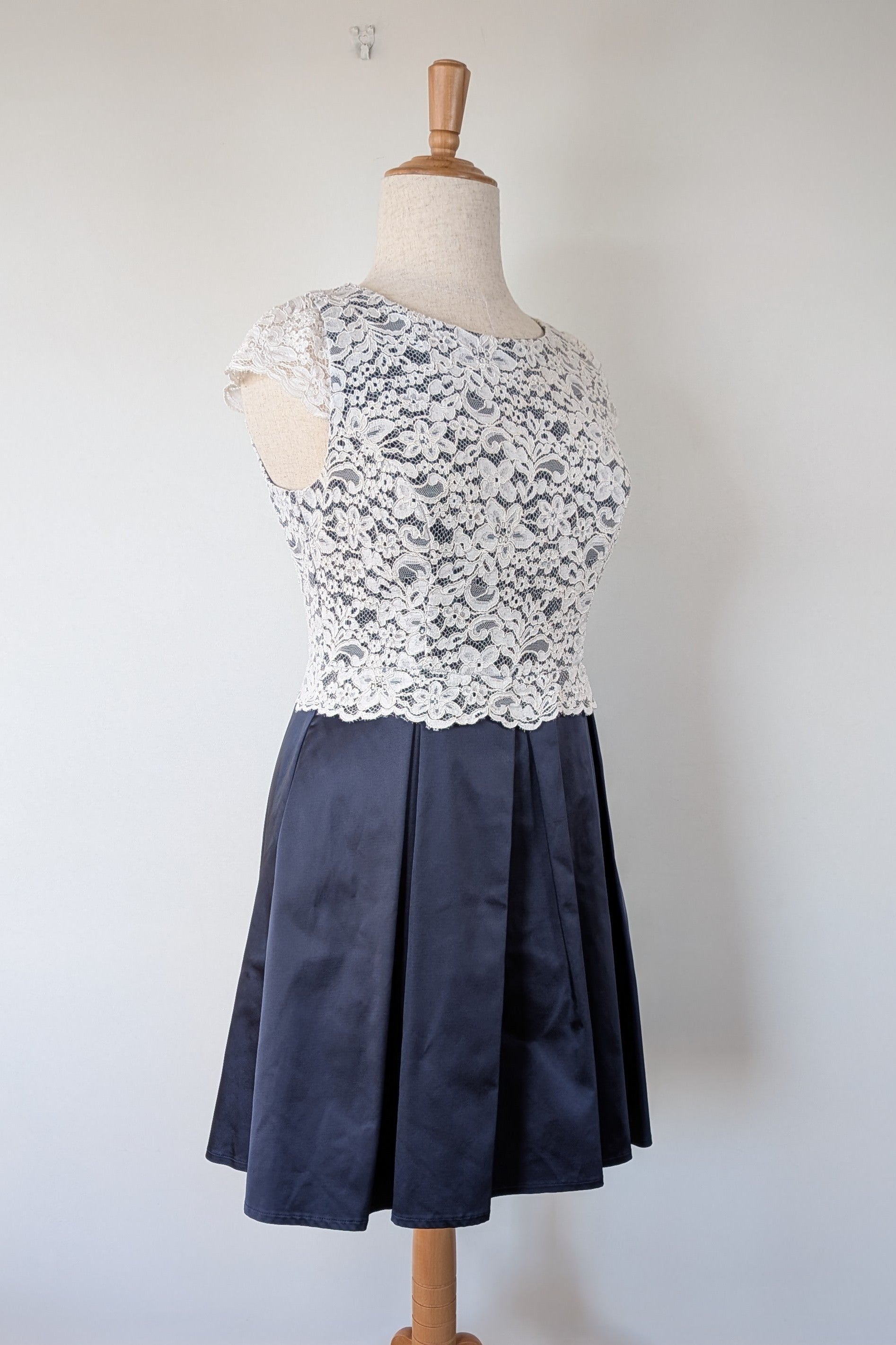 Review Sherrie Dress Size 16