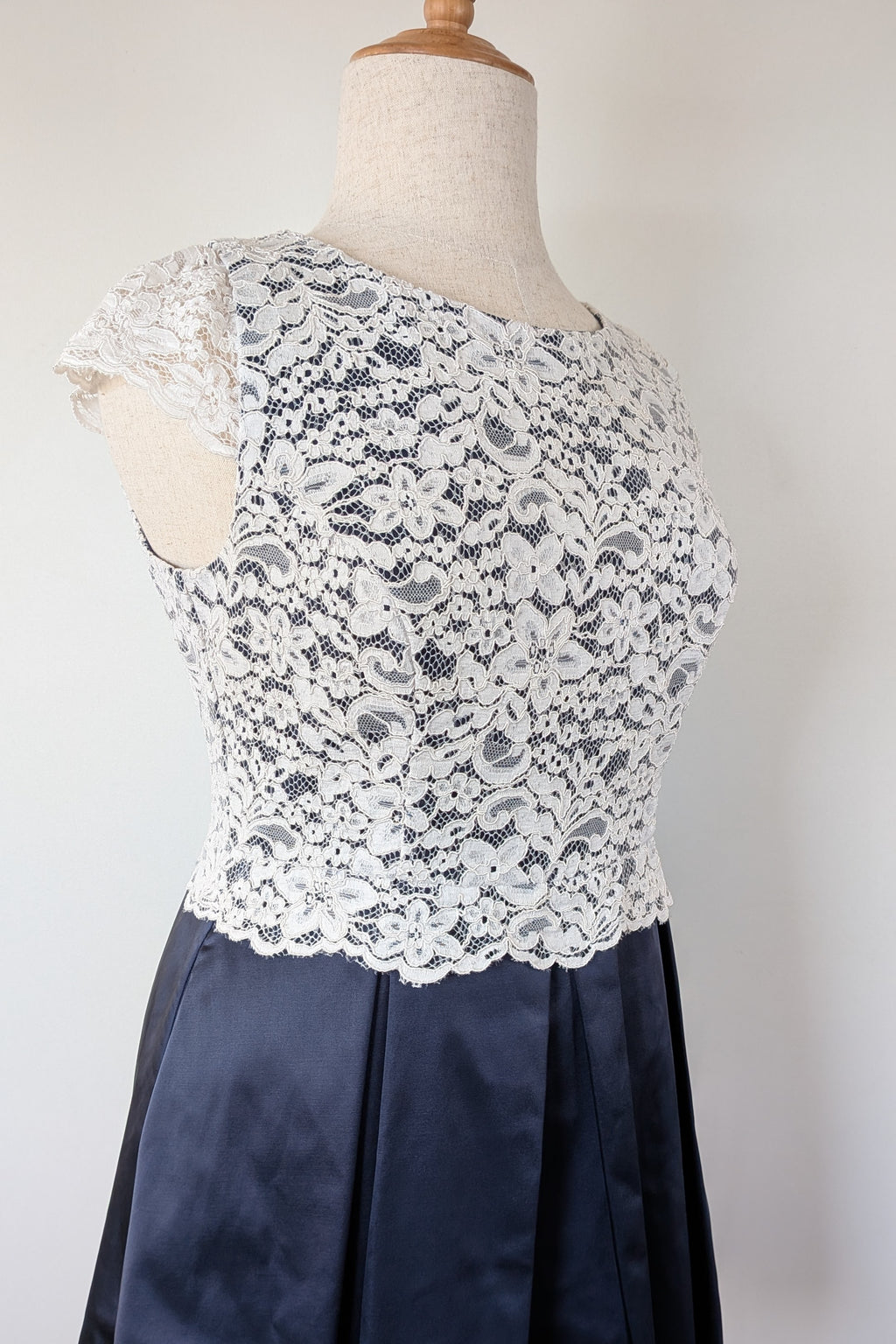 Review Sherrie Dress Size 16