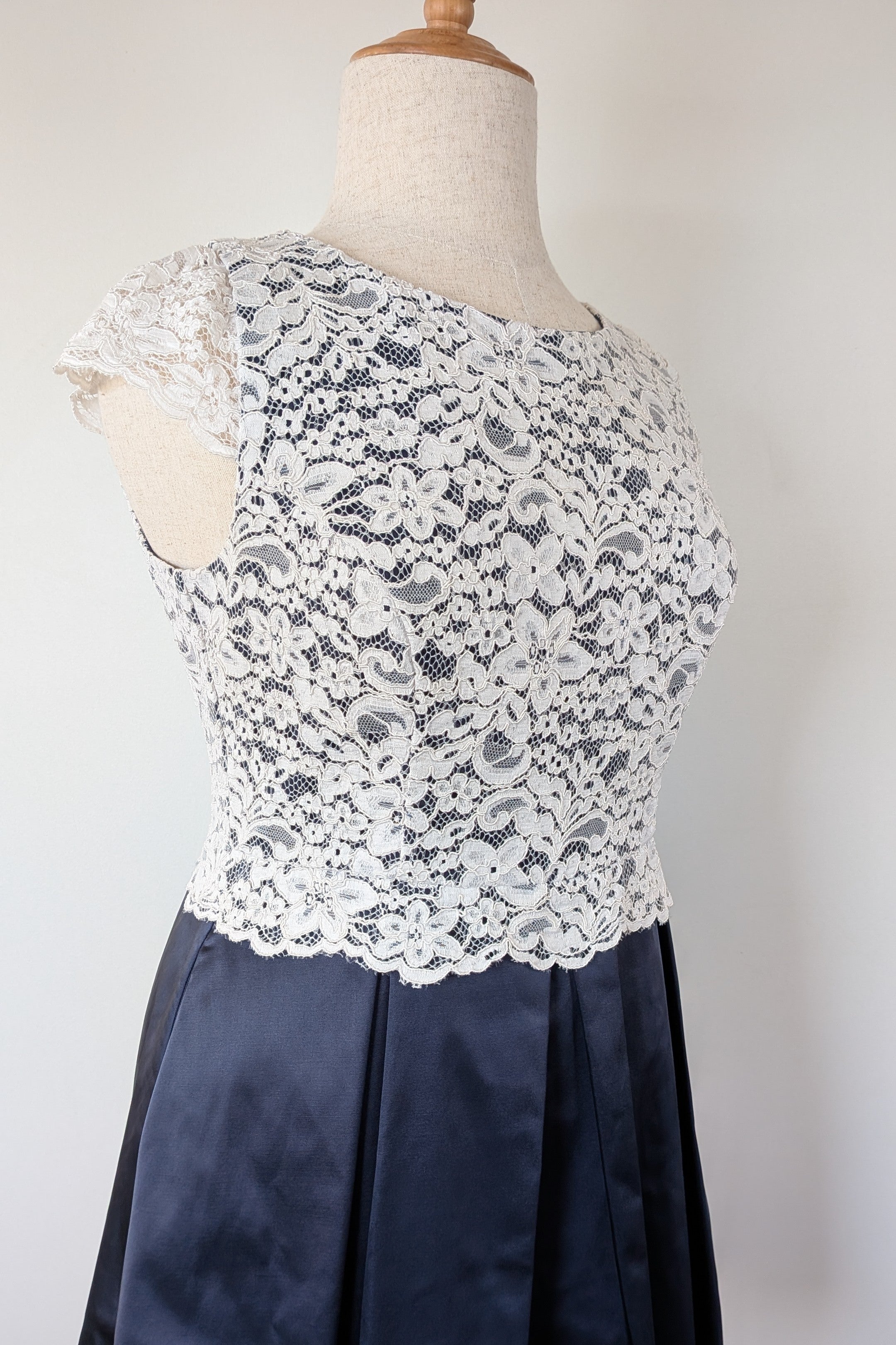 Review Sherrie Dress Size 16