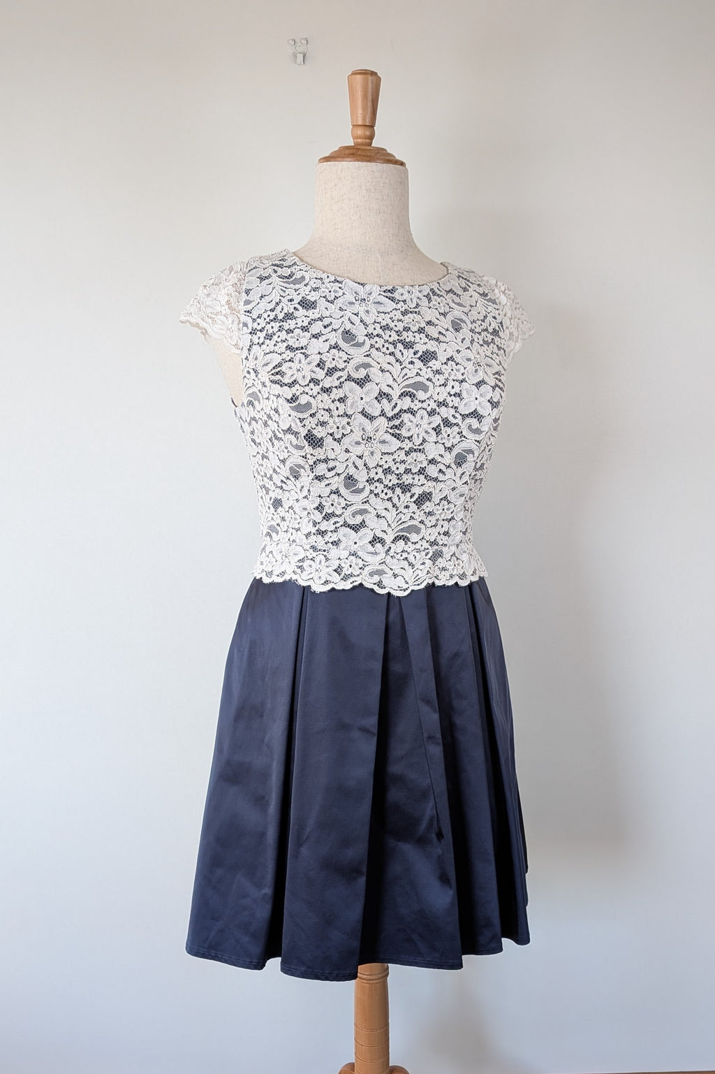 Review Sherrie Dress Size 16
