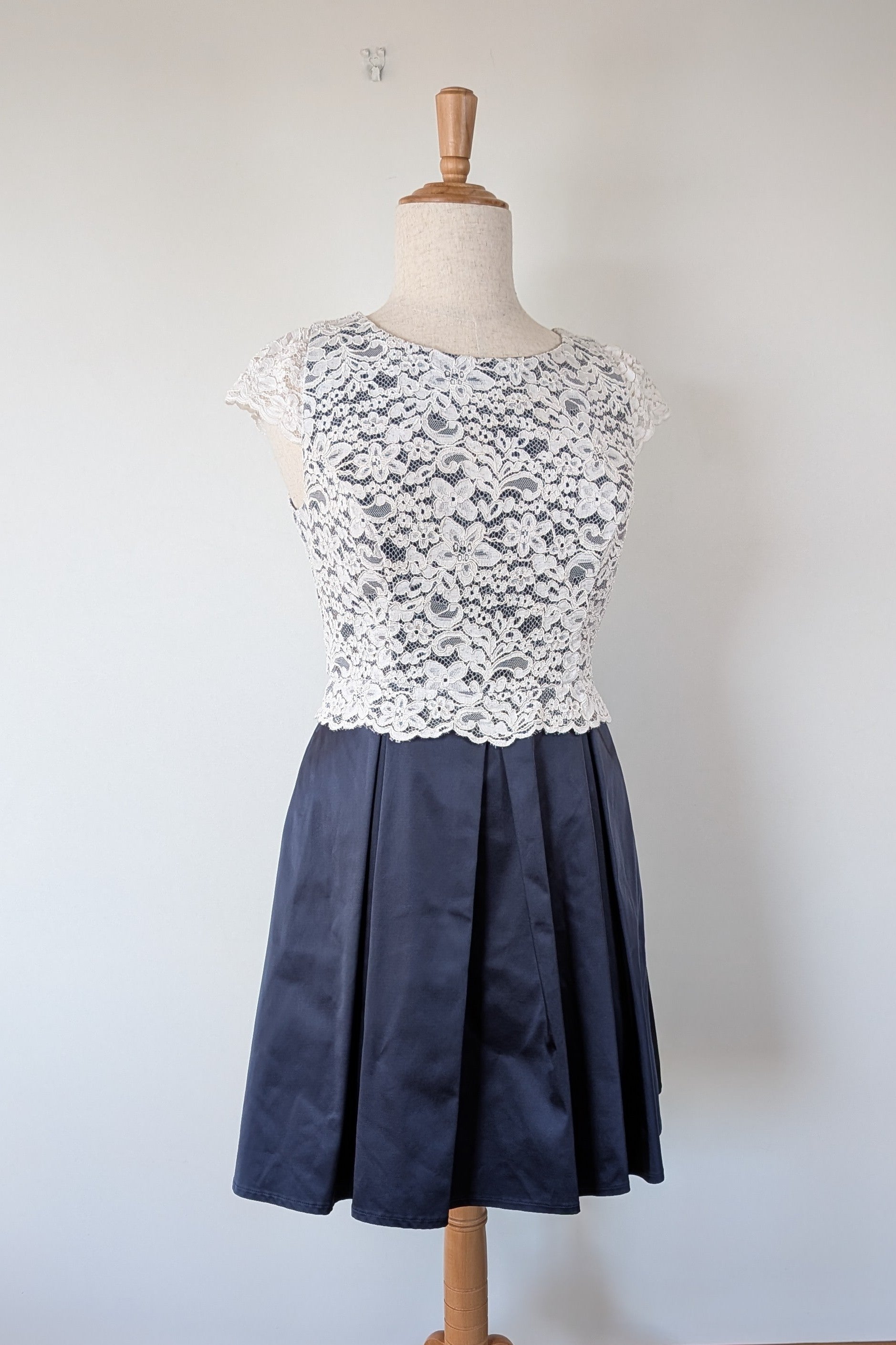 Review Sherrie Dress Size 16