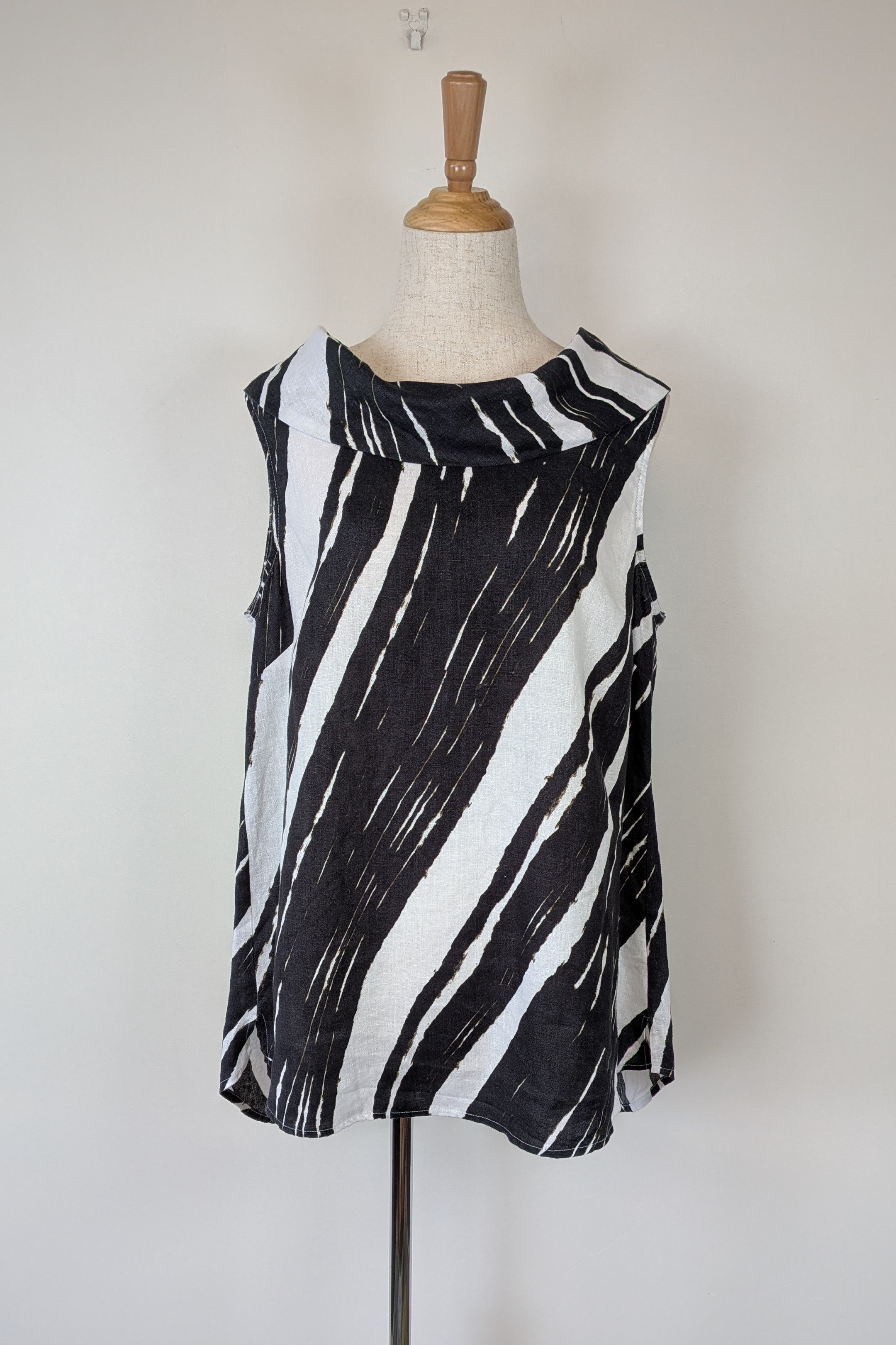 See Saw Black White Abstract Print 100% Linen Cowl Neck Top Size 12