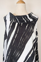 See Saw Black White Abstract Print 100% Linen Cowl Neck Top Size 12