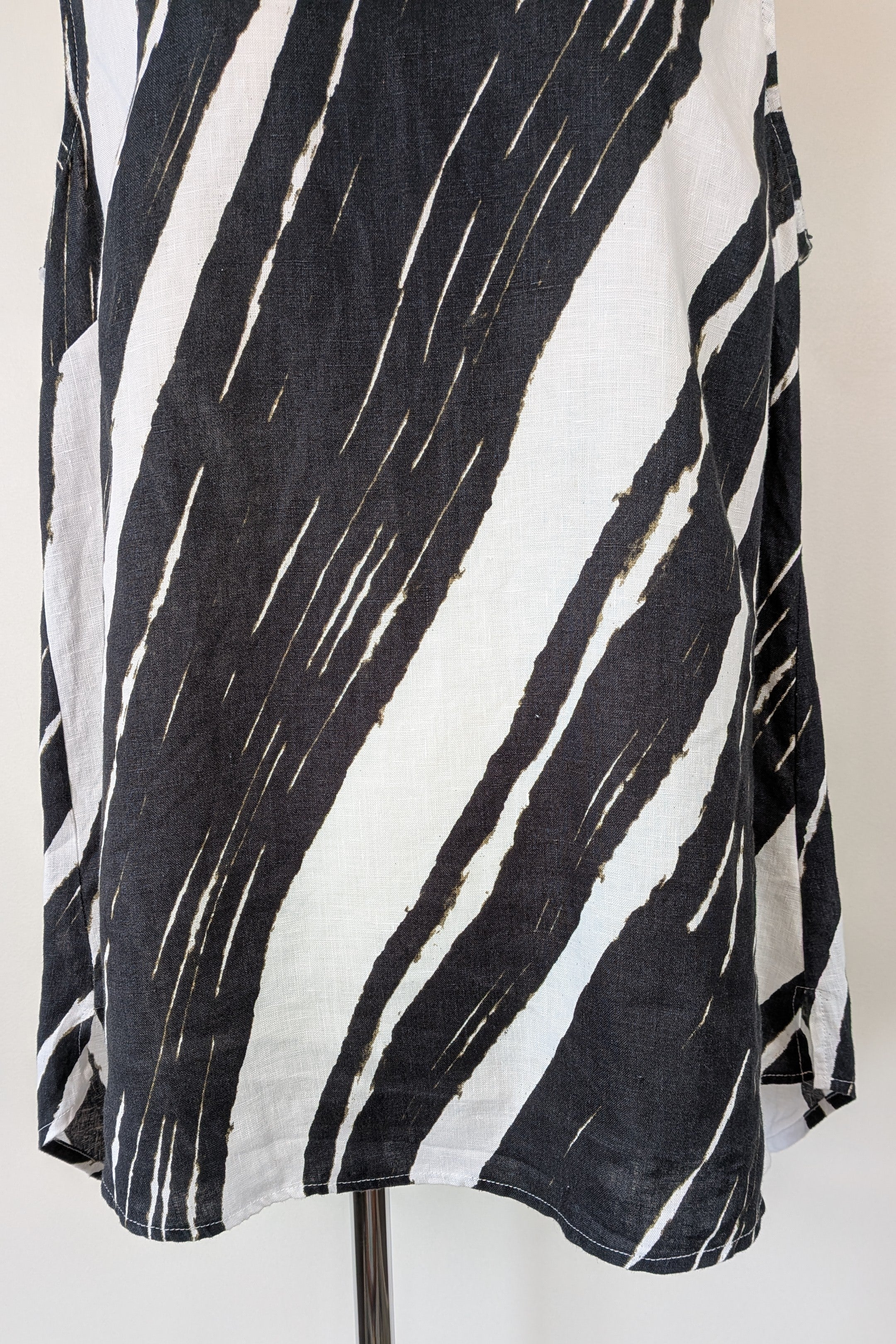 See Saw Black White Abstract Print 100% Linen Cowl Neck Top Size 12