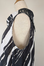 See Saw Black White Abstract Print 100% Linen Cowl Neck Top Size 12