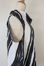 See Saw Black White Abstract Print 100% Linen Cowl Neck Top Size 12