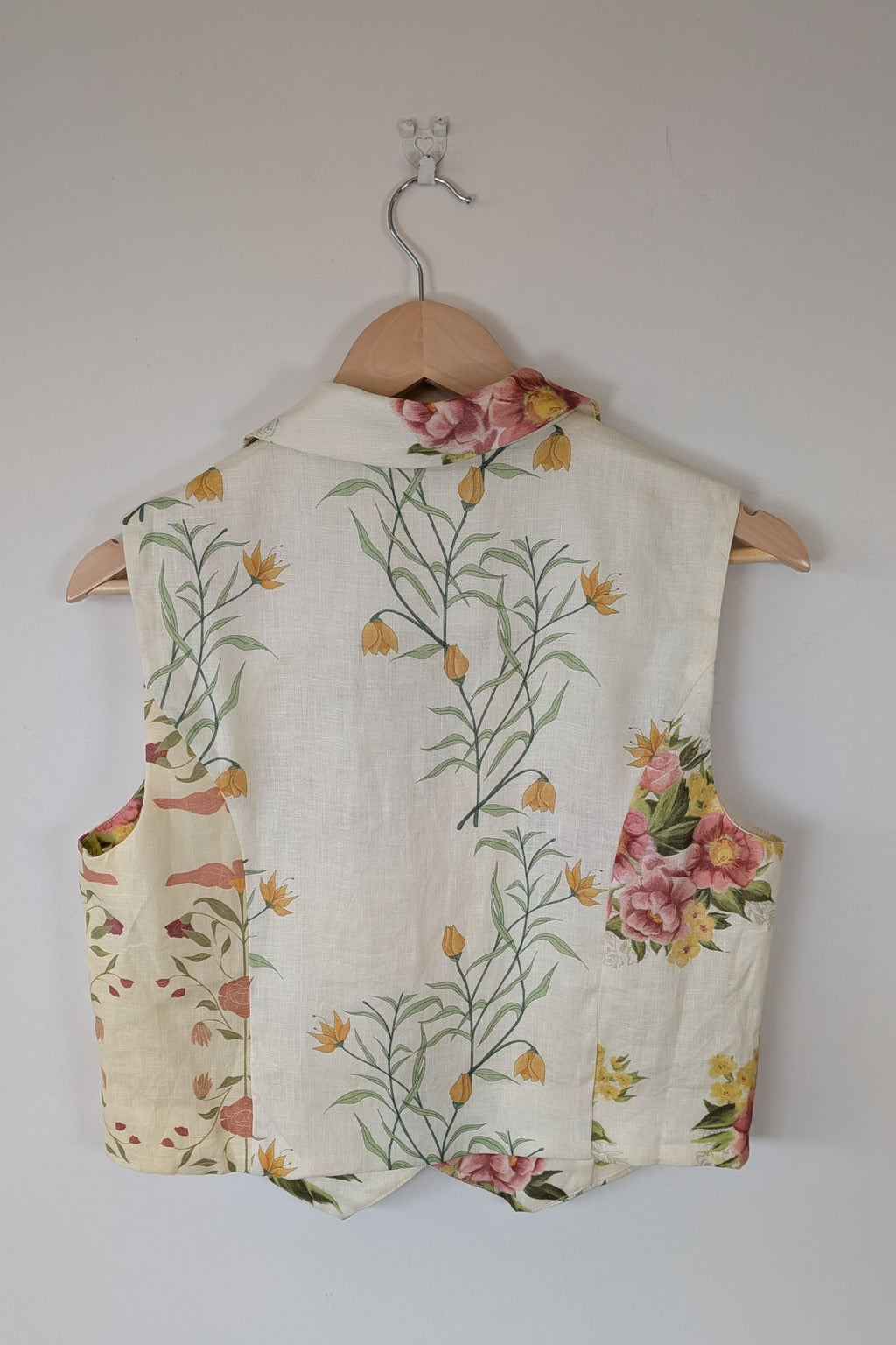 VRG GRL 100% Linen Floral Vest Size 8 BNWT