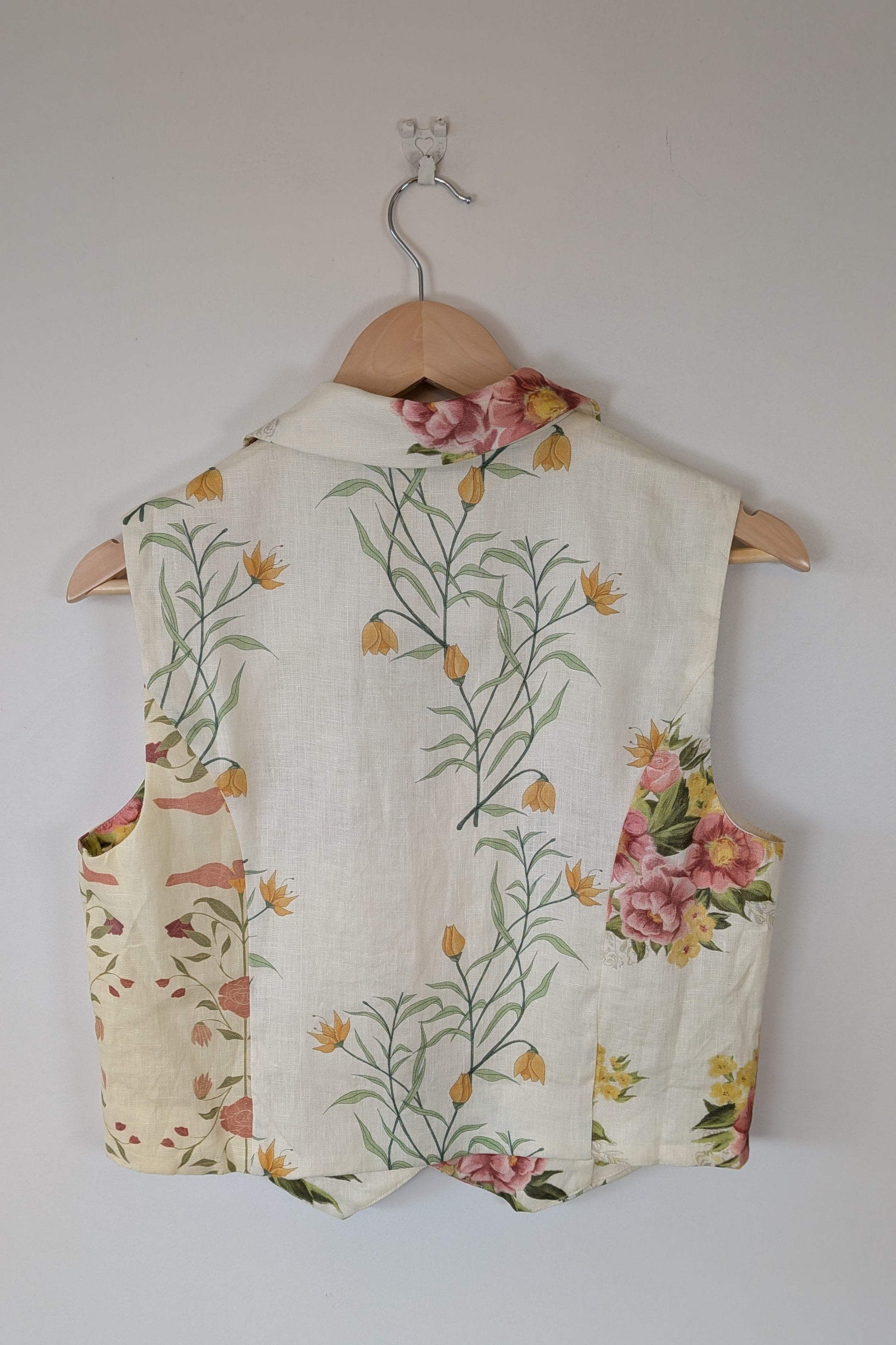 VRG GRL 100% Linen Floral Vest Size 8 Brand New With Tags