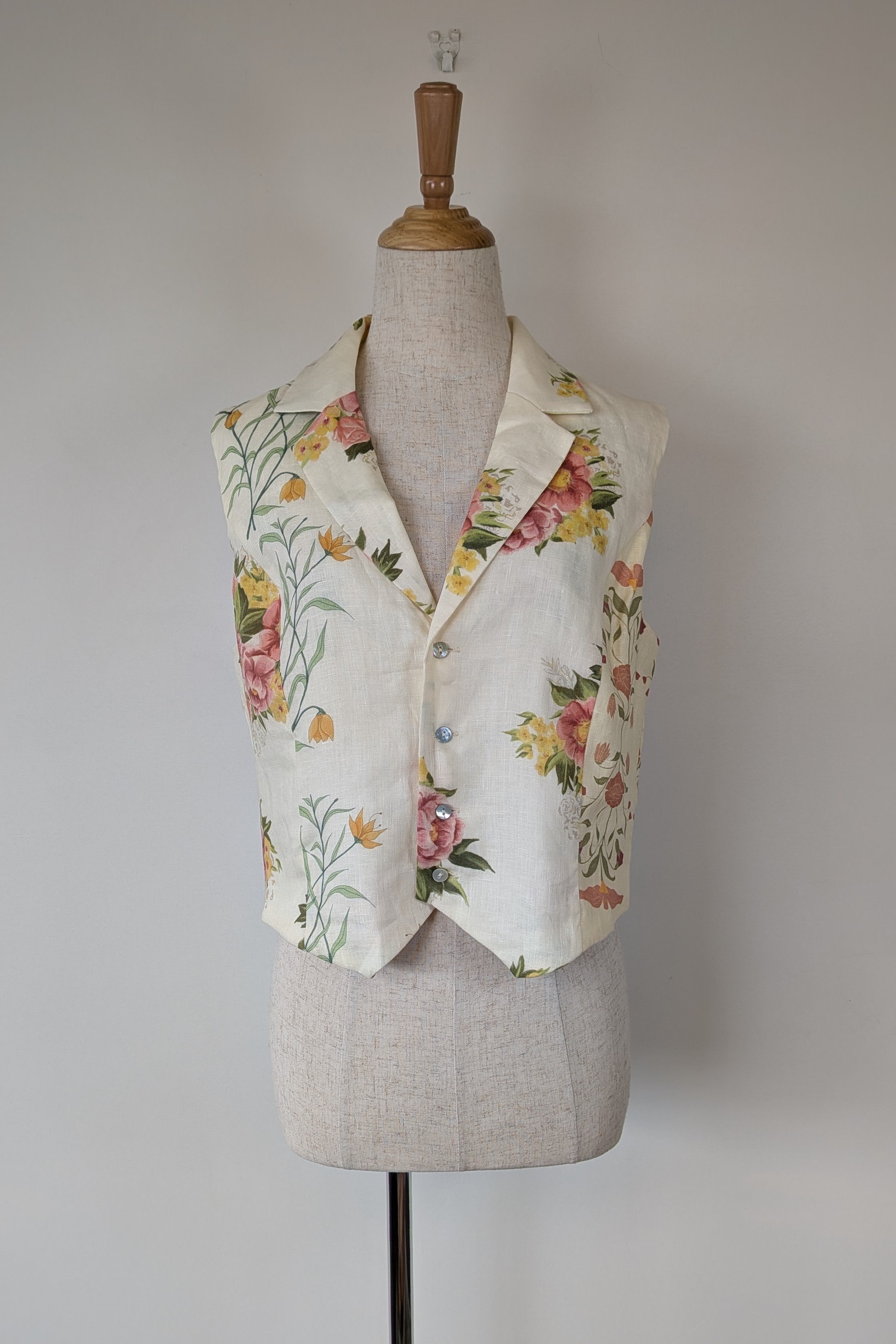 VRG GRL 100% Linen Floral Vest Size 8 Brand New With Tags
