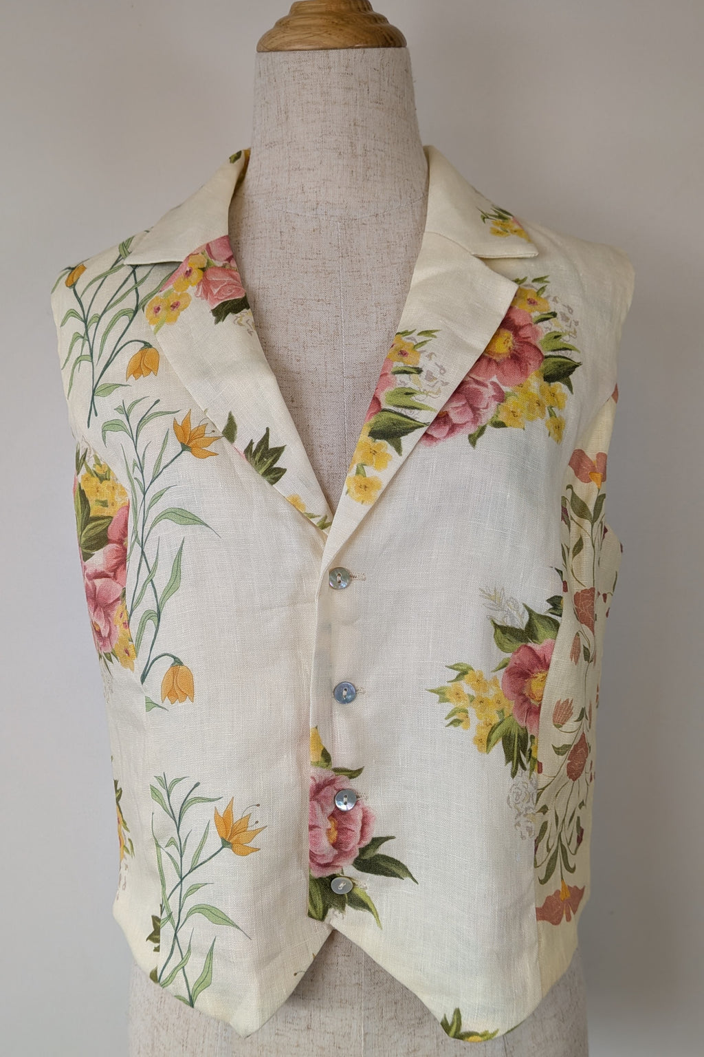 VRG GRL 100% Linen Floral Vest Size 8 BNWT