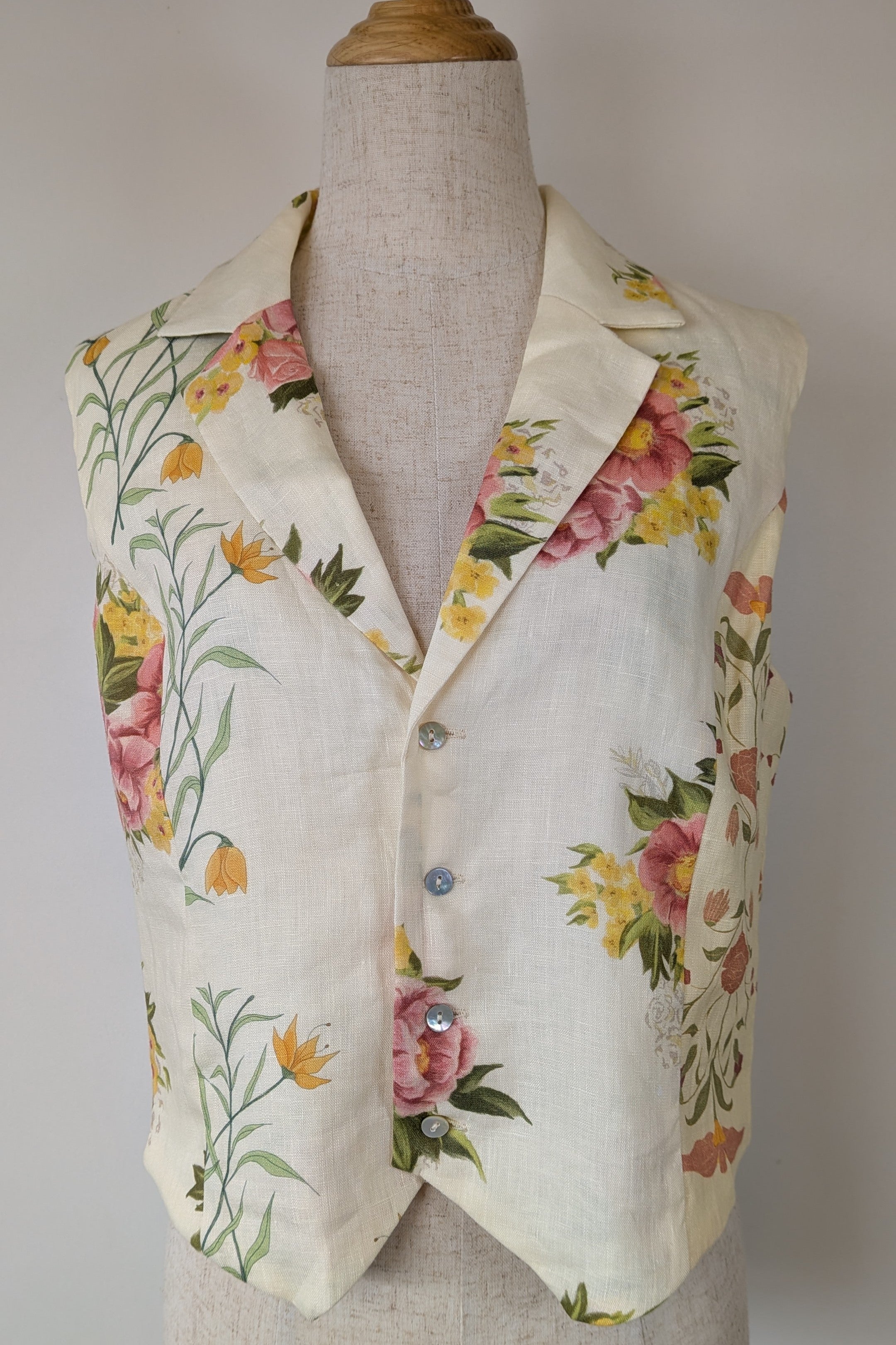 VRG GRL 100% Linen Floral Vest Size 8 BNWT
