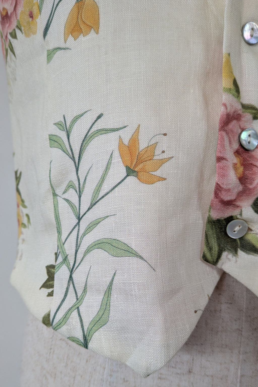VRG GRL 100% Linen Floral Vest Size 8 BNWT