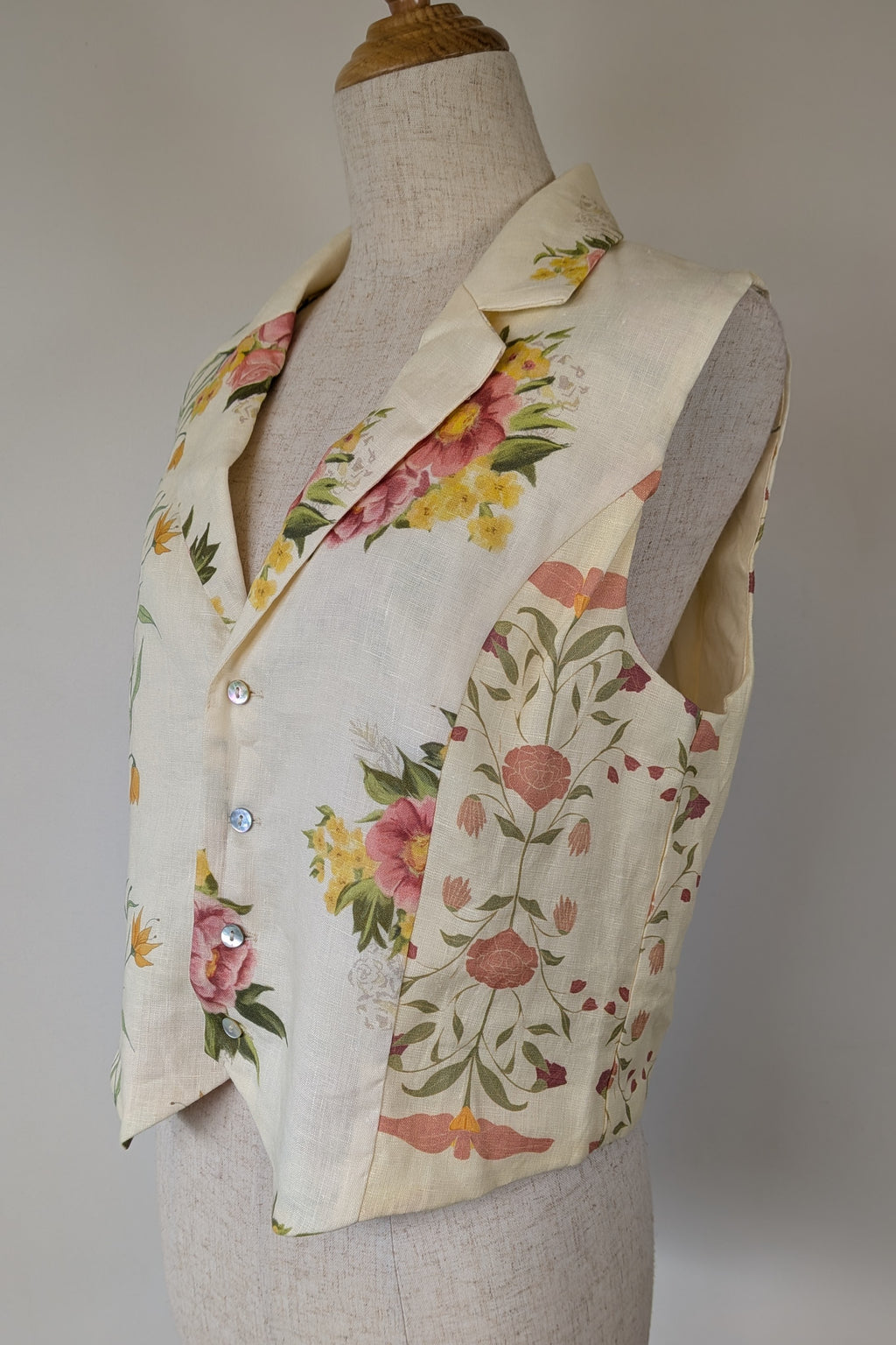 VRG GRL 100% Linen Floral Vest Size 8 BNWT