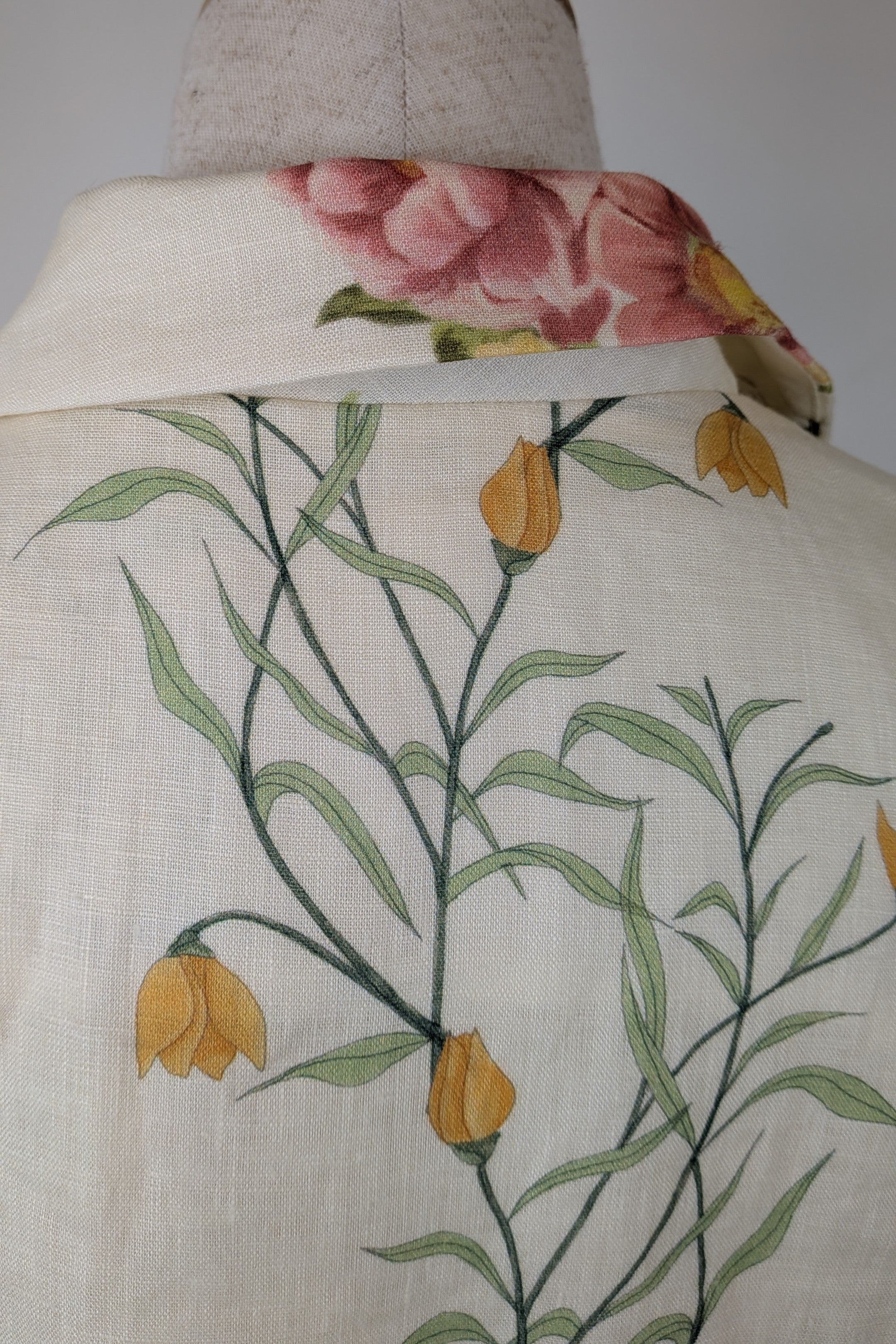 VRG GRL 100% Linen Floral Vest Size 8 BNWT