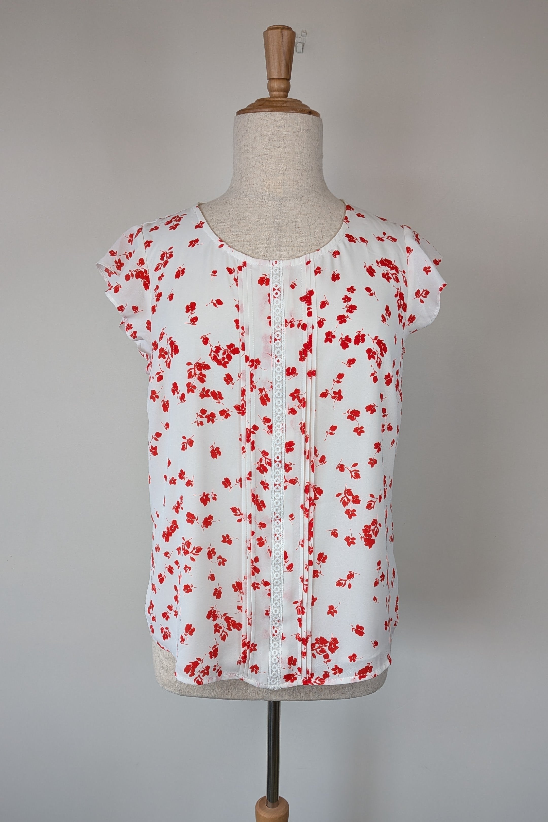 Jacqui E White & Red Floral Flutter Sleeve Top Size 18 Brand New With Tags RRP $79.95