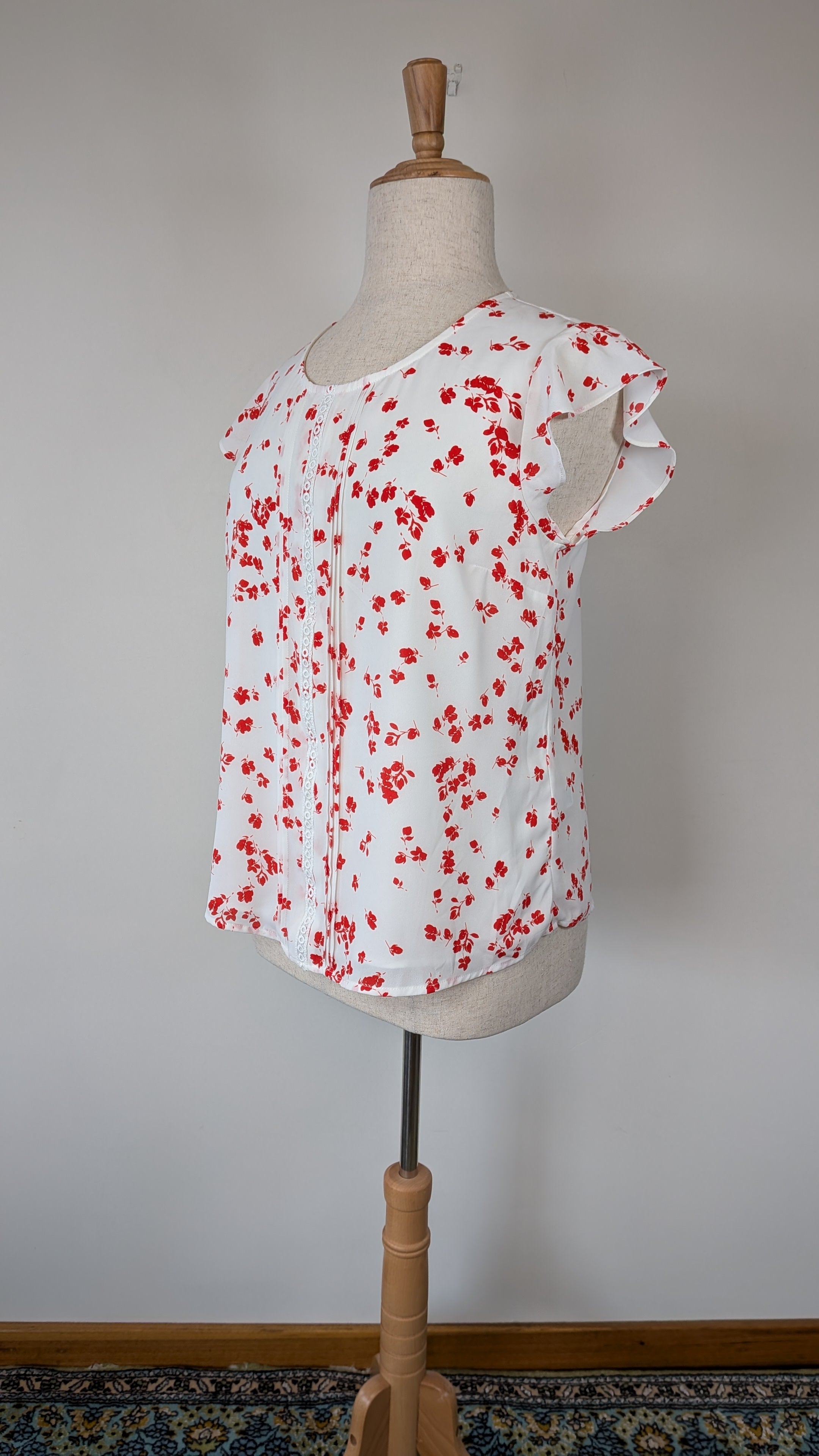 Jacqui E White & Red Floral Flutter Sleeve Top Size 18 Brand New With Tags RRP $79.95