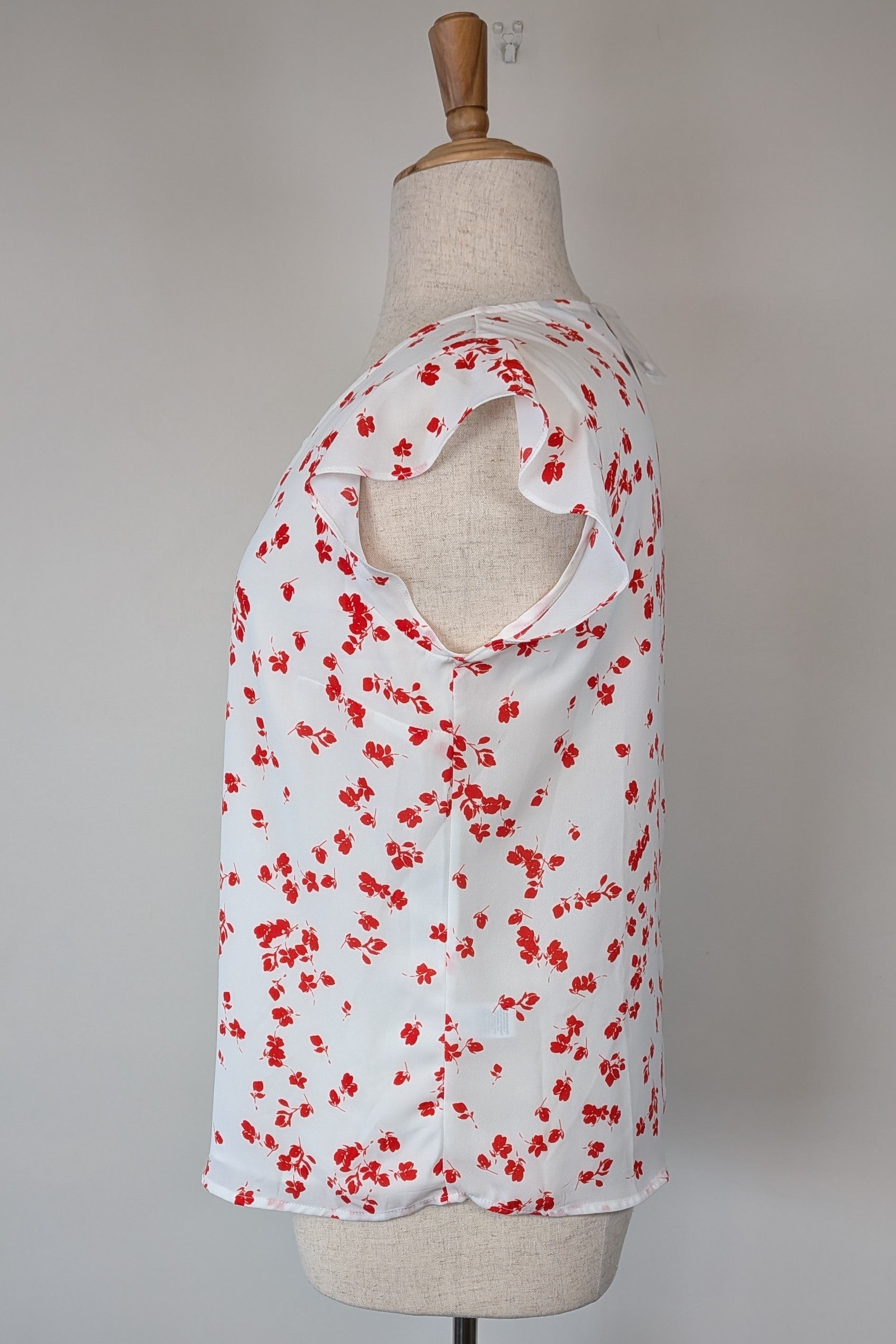 Jacqui E White Red Floral Flutter Sleeve Top Size 18 BNWT RRP $79.95