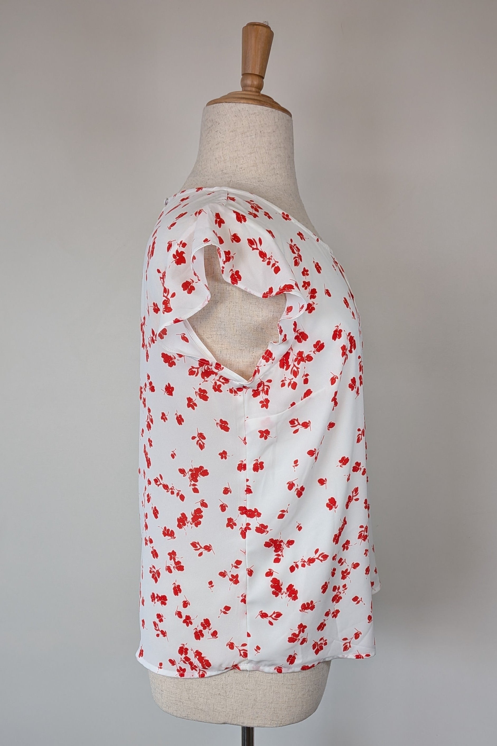 Jacqui E White Red Floral Flutter Sleeve Top Size 18 BNWT RRP $79.95