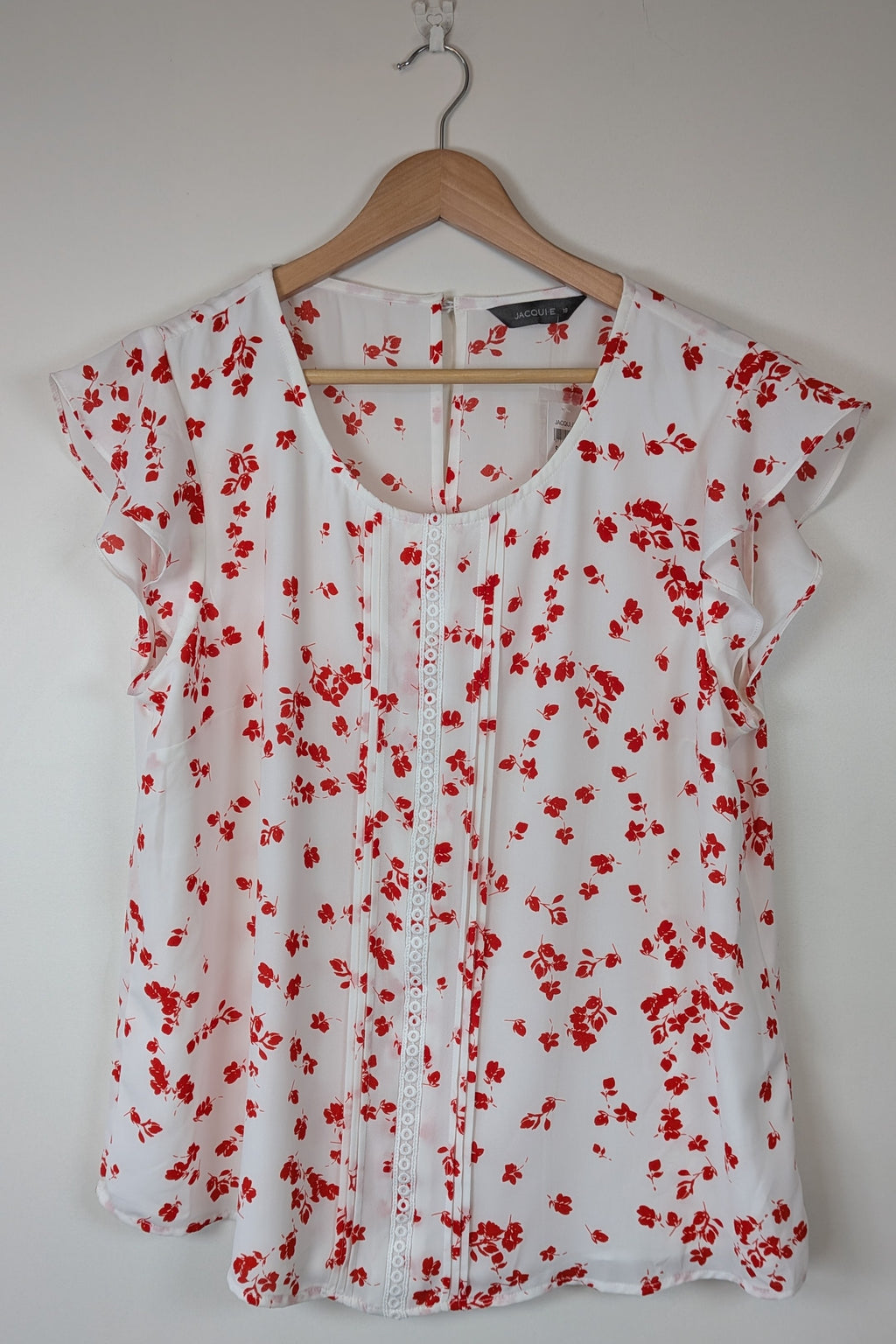 Jacqui E White Red Floral Flutter Sleeve Top Size 18 BNWT RRP $79.95