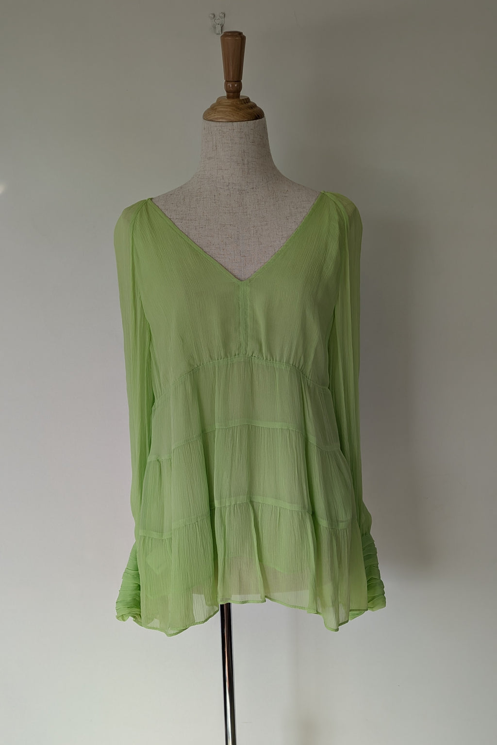 Country Road Soft Tiered Blouse in Dreamy Green Size 10