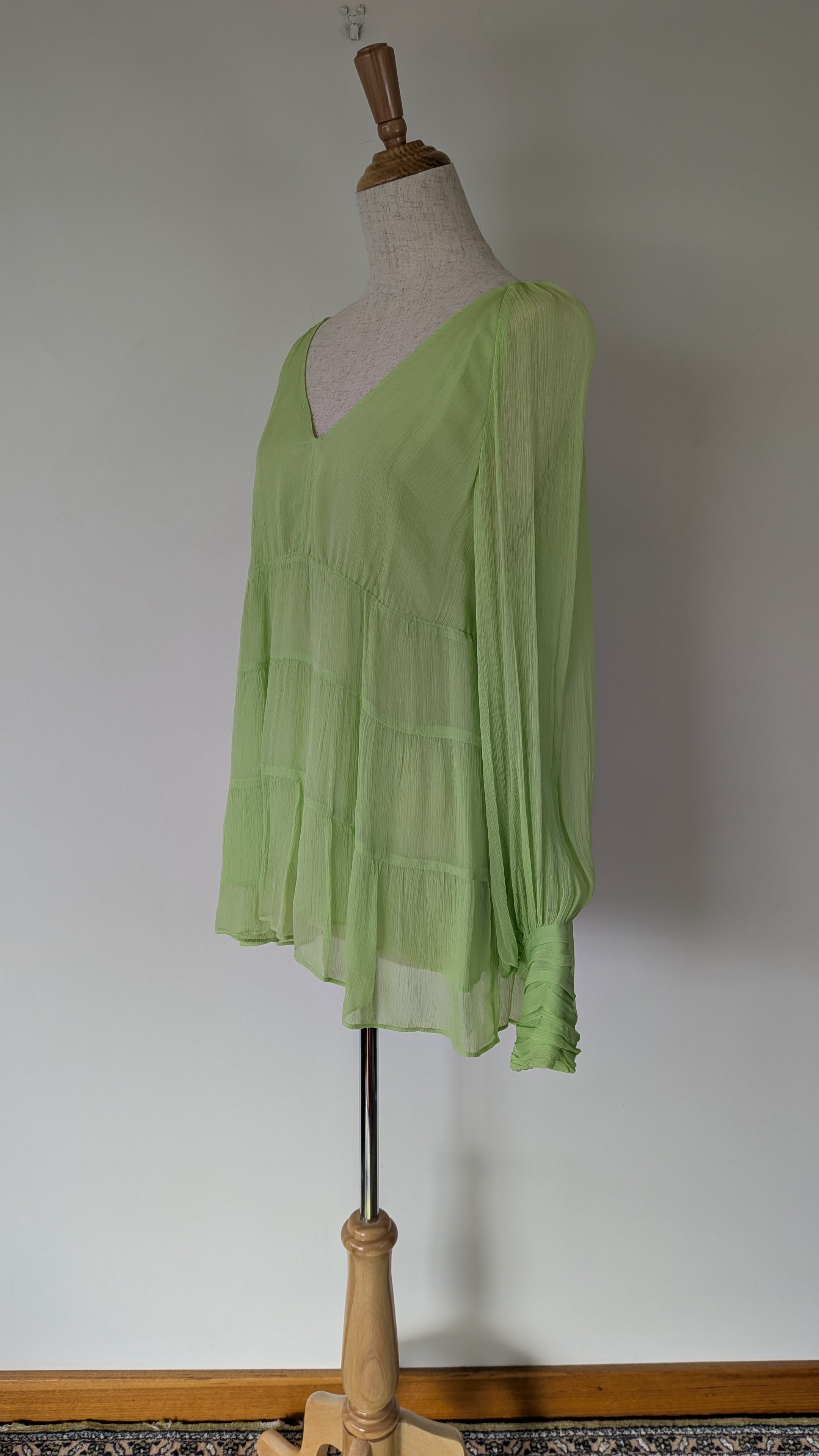 Country Road Soft Tiered Blouse in Dreamy Green Size 10