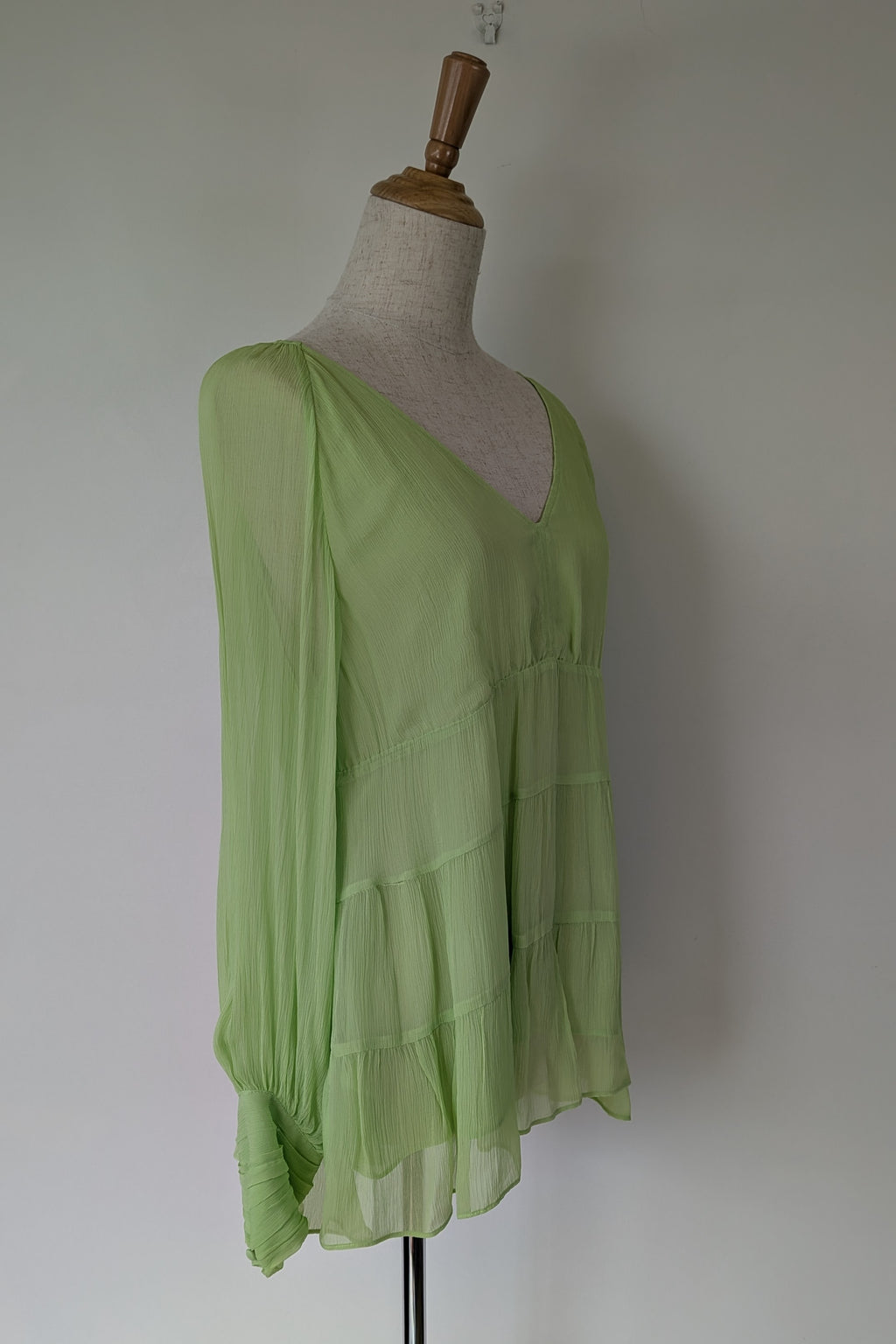Country Road Soft Tiered Blouse in Dreamy Green Size 10