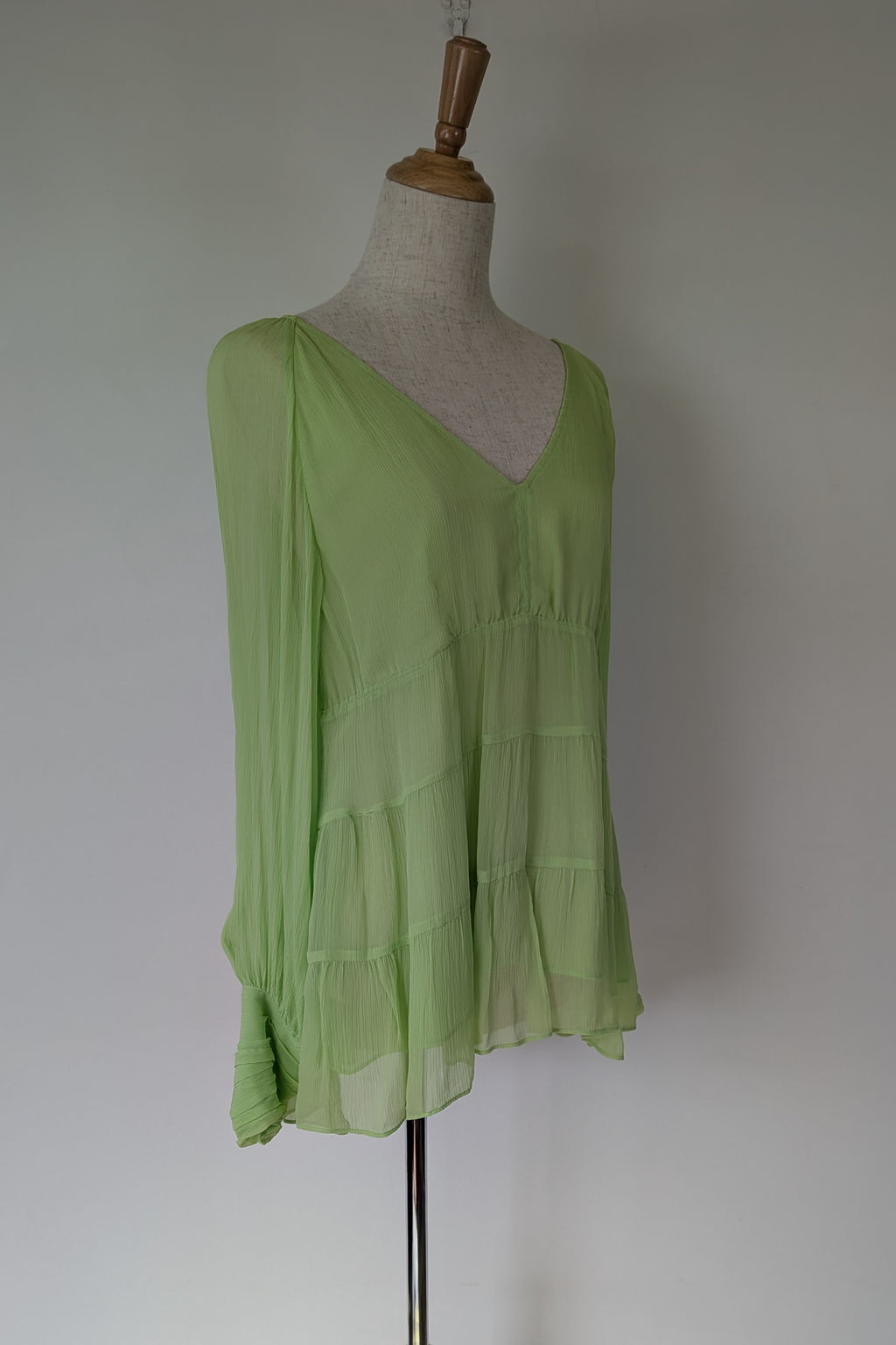 Country Road Soft Tiered Blouse in Dreamy Green Size 10