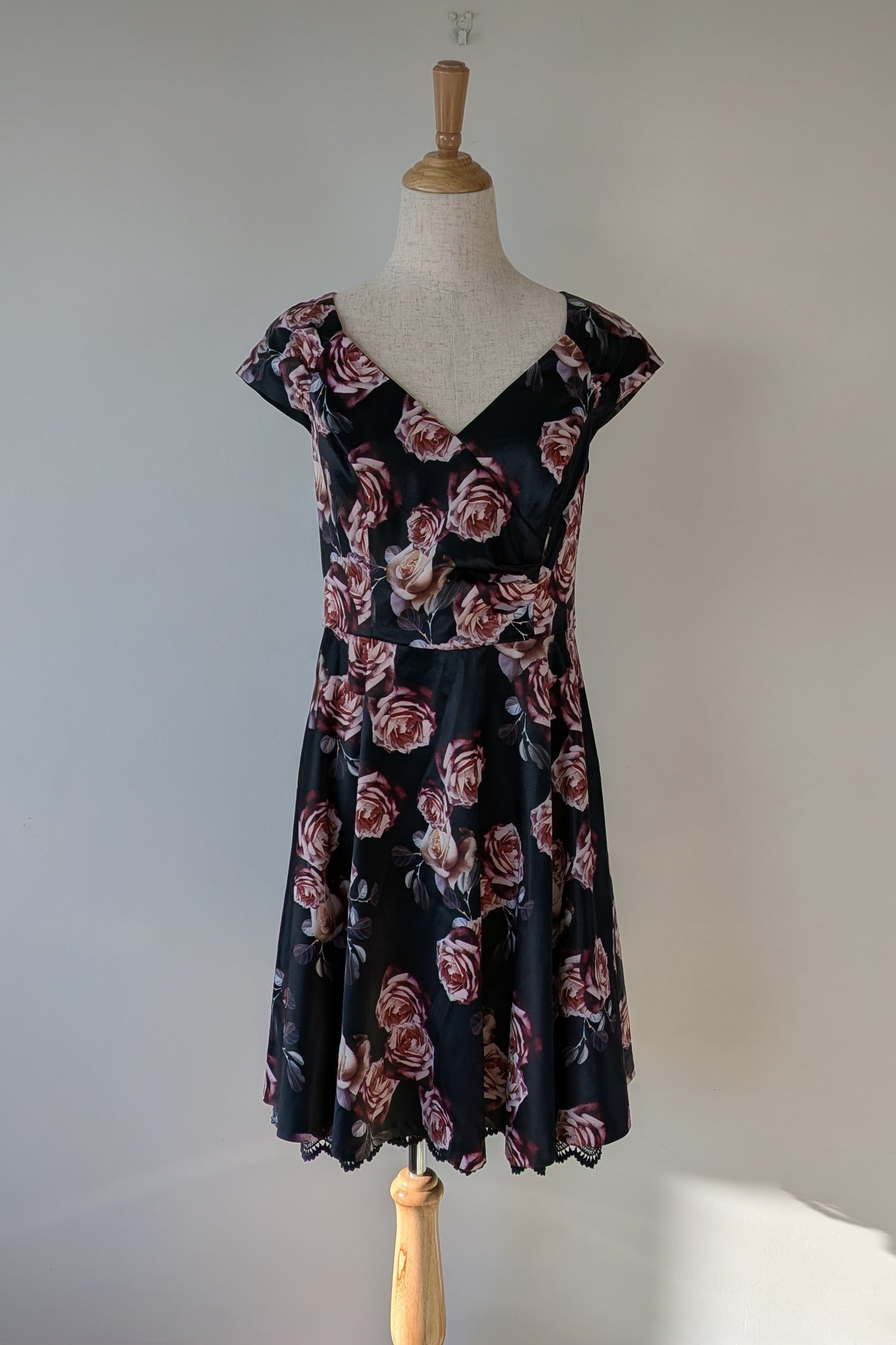 Review Midnight Dahlia Dress in Navy Size 10