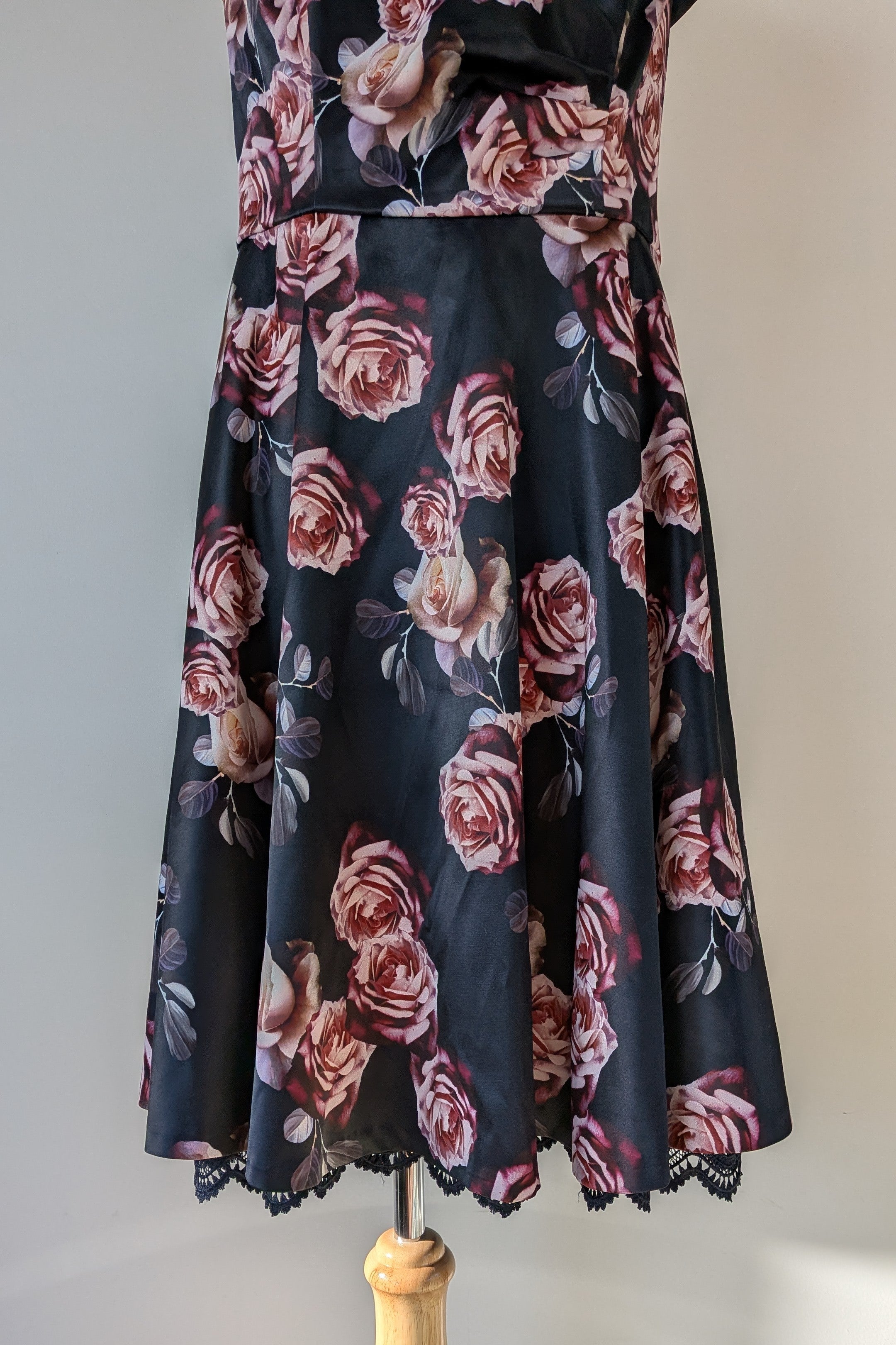 Review Midnight Dahlia Dress in Navy Size 10