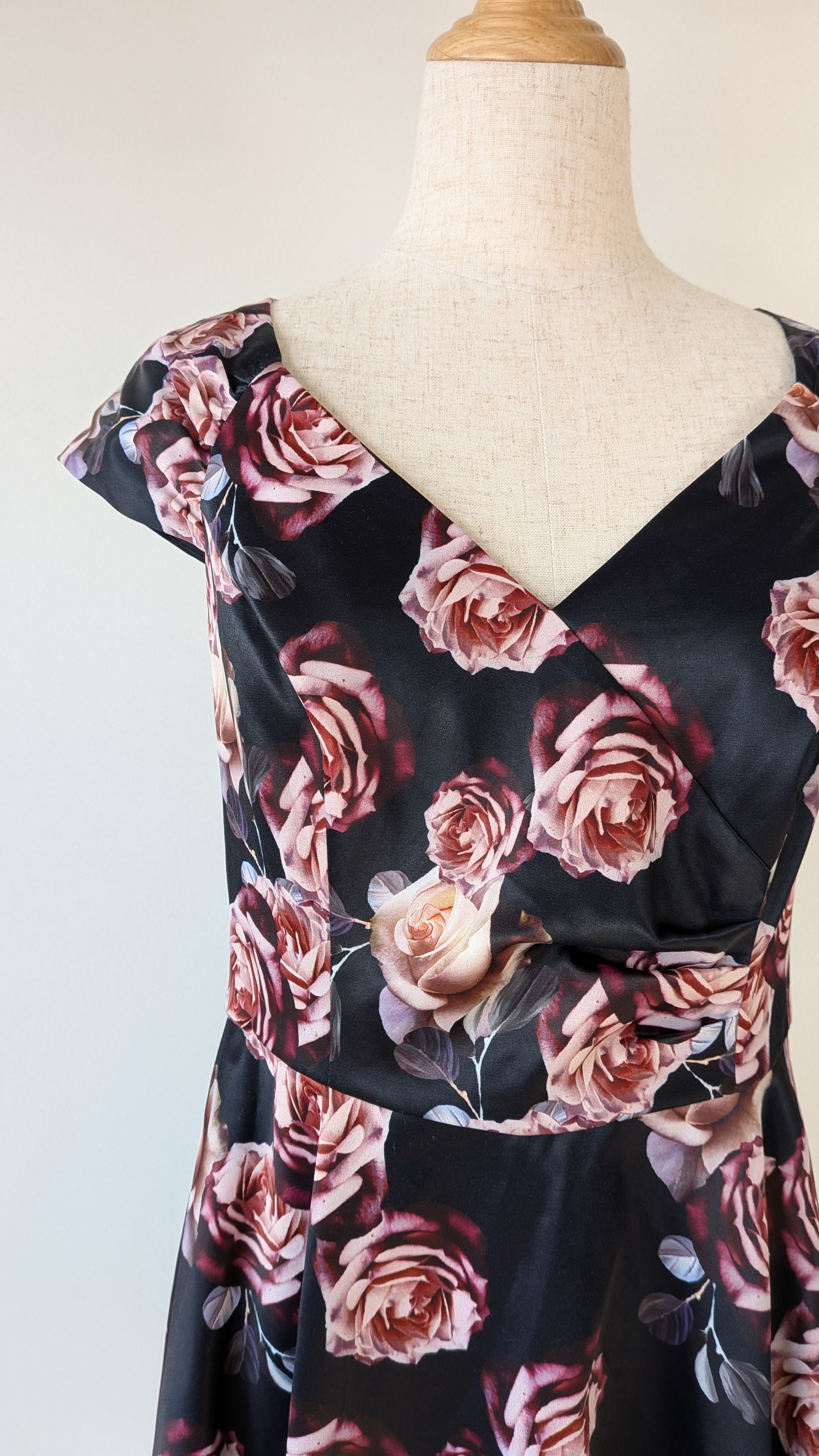 Review Midnight Dahlia Dress in Navy Size 10
