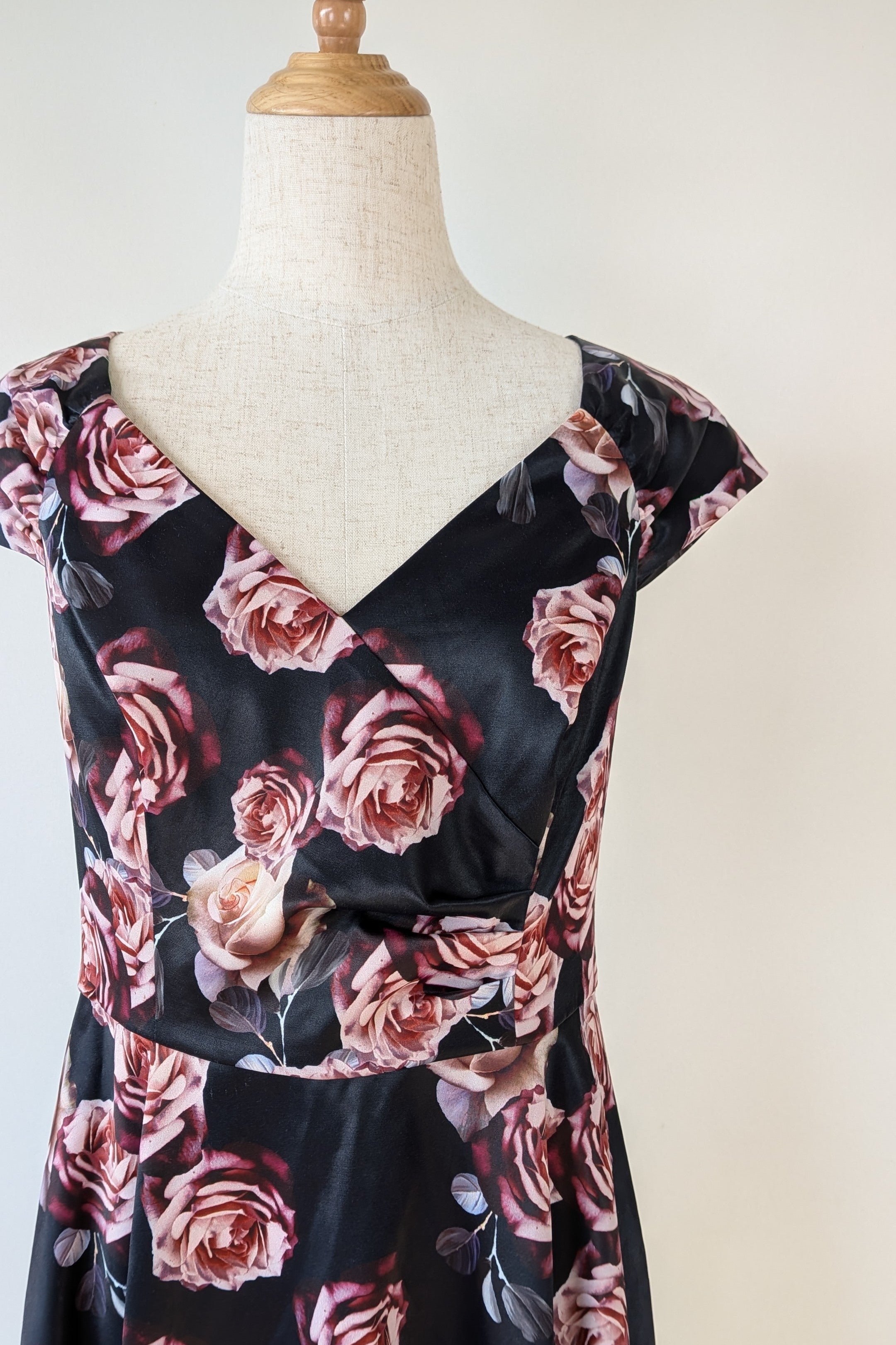 Review Midnight Dahlia Dress in Navy Size 10