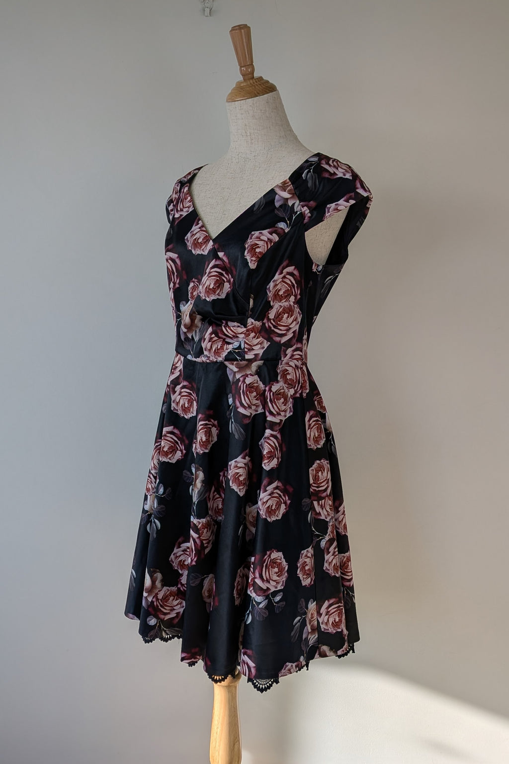 Review Midnight Dahlia Dress in Navy Size 10