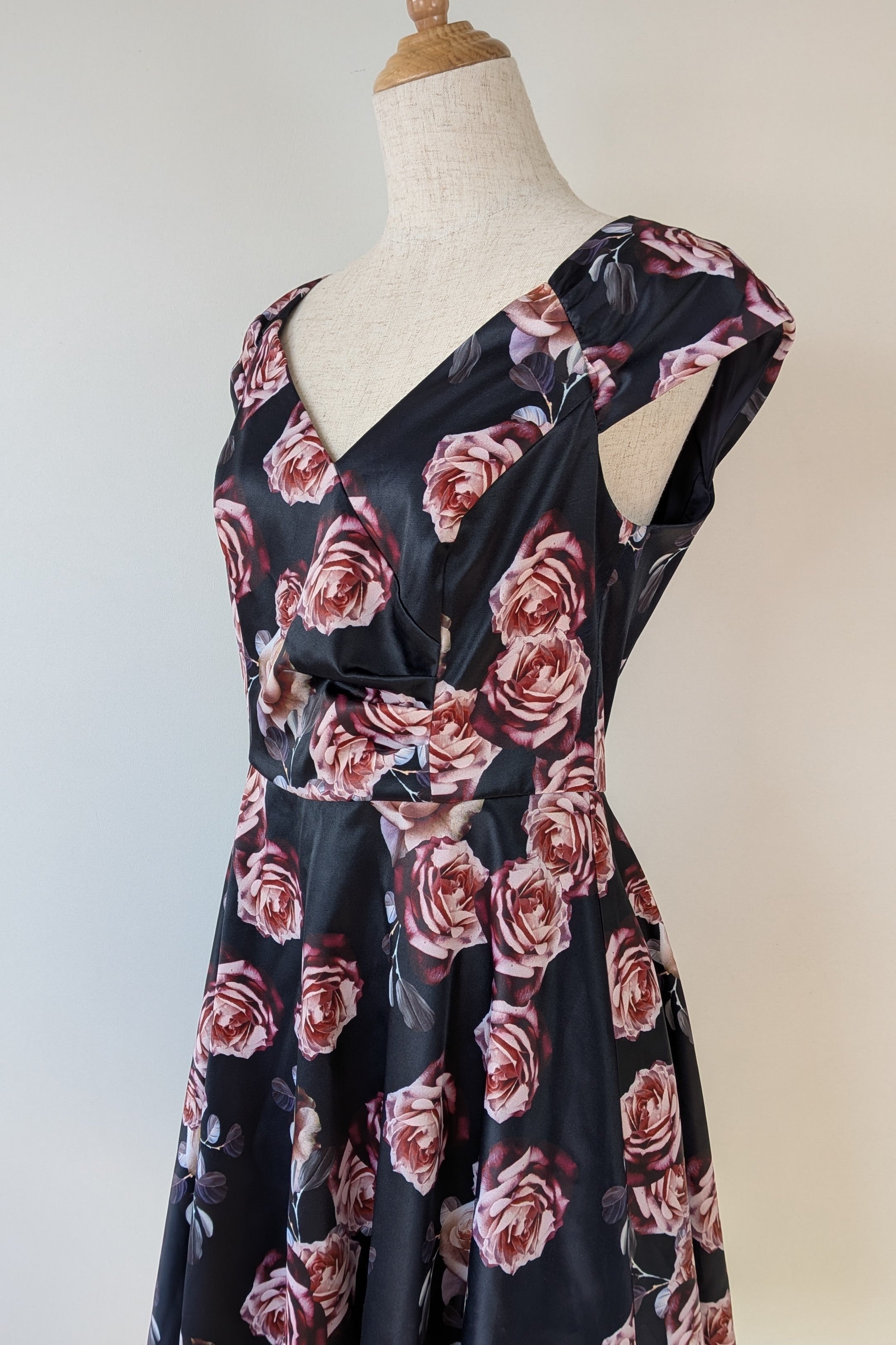 Review Midnight Dahlia Dress in Navy Size 10