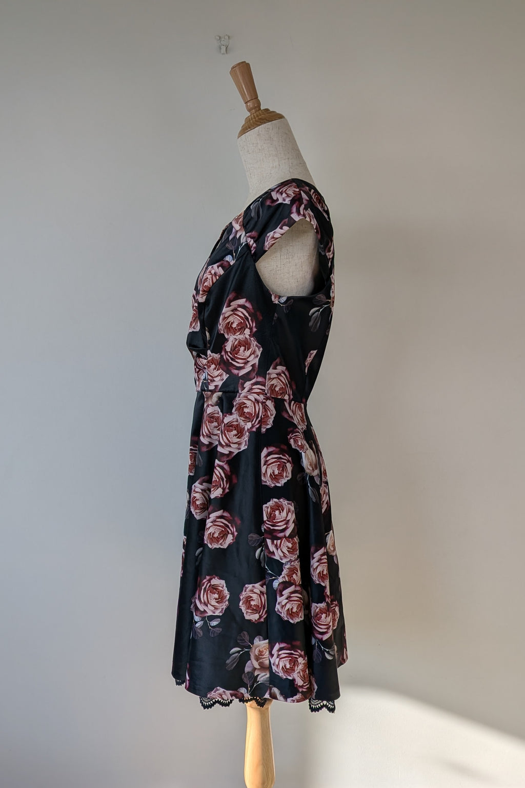 Review Midnight Dahlia Dress in Navy Size 10