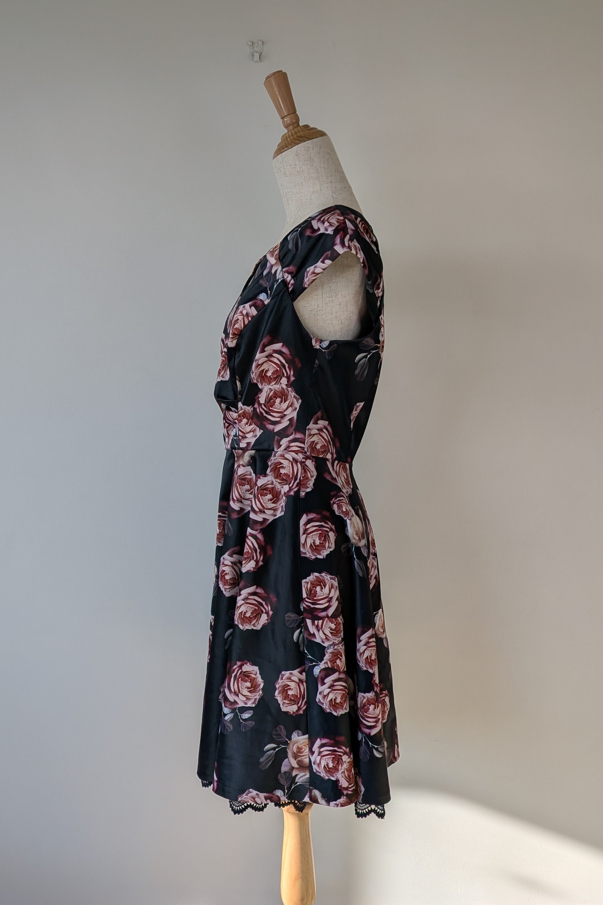 Review Midnight Dahlia Dress in Navy Size 10